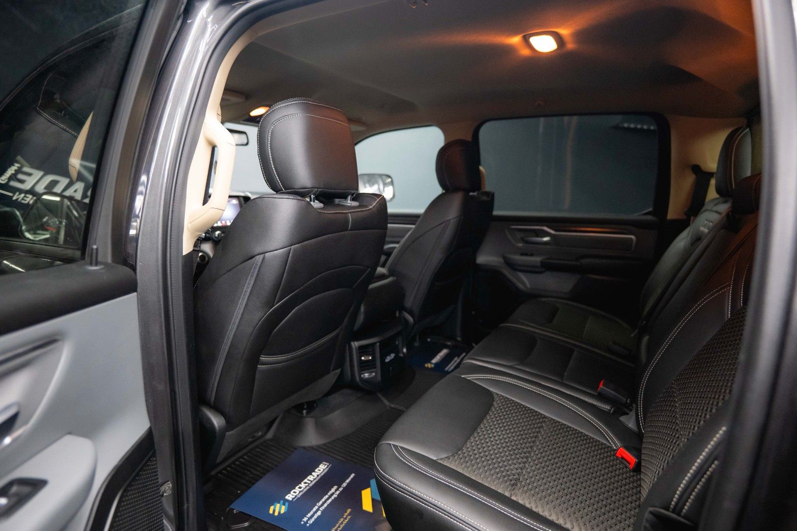 Fahrzeugabbildung Dodge RAM 5.7 V8 HEMI 4x4 OFFROAD Night-Paket *LED*