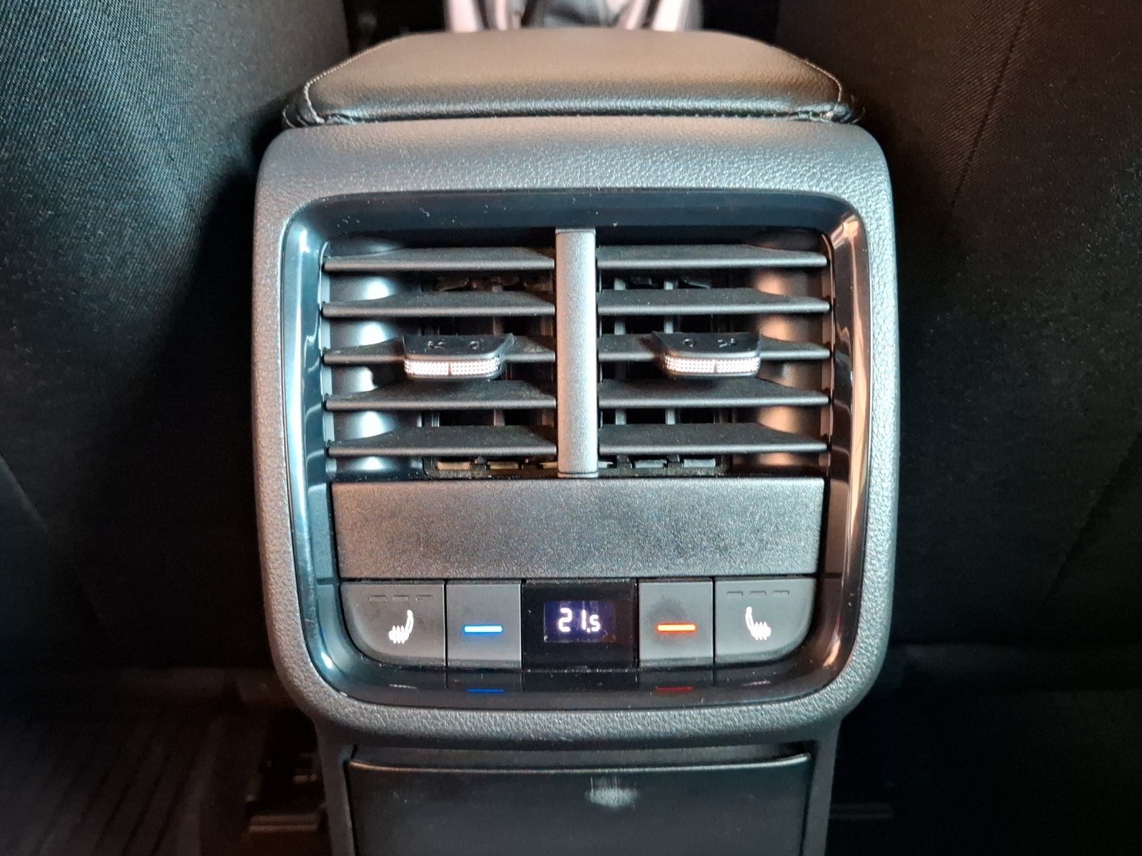 Fahrzeugabbildung SKODA Octavia Combi TDI Ambition LED Navi ACC PDC SH