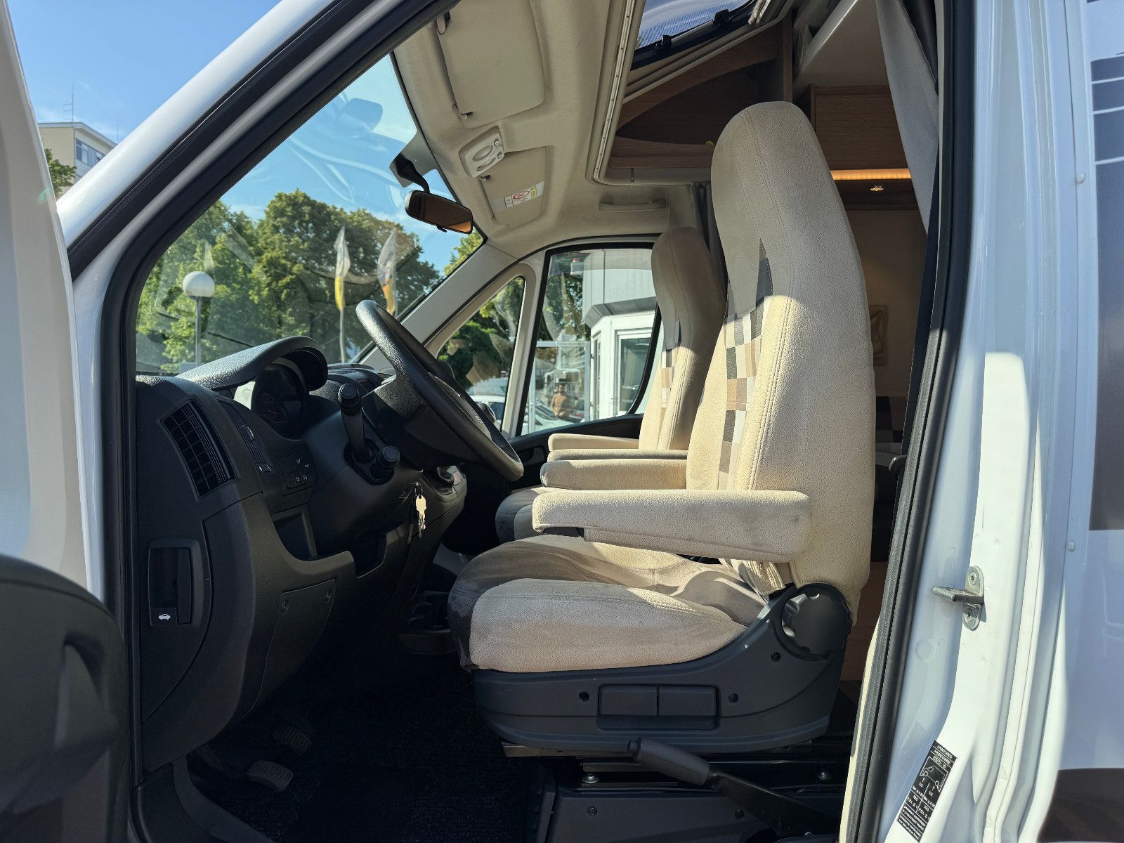 Fahrzeugabbildung Sunlight T 68 FIAT DUCATO NAVI KAMERA SAT TV EB & HUBBETT
