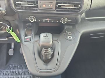 Bild 15 Opel Combo E Cargo Basis Musikstreaming DAB Verkehrsz