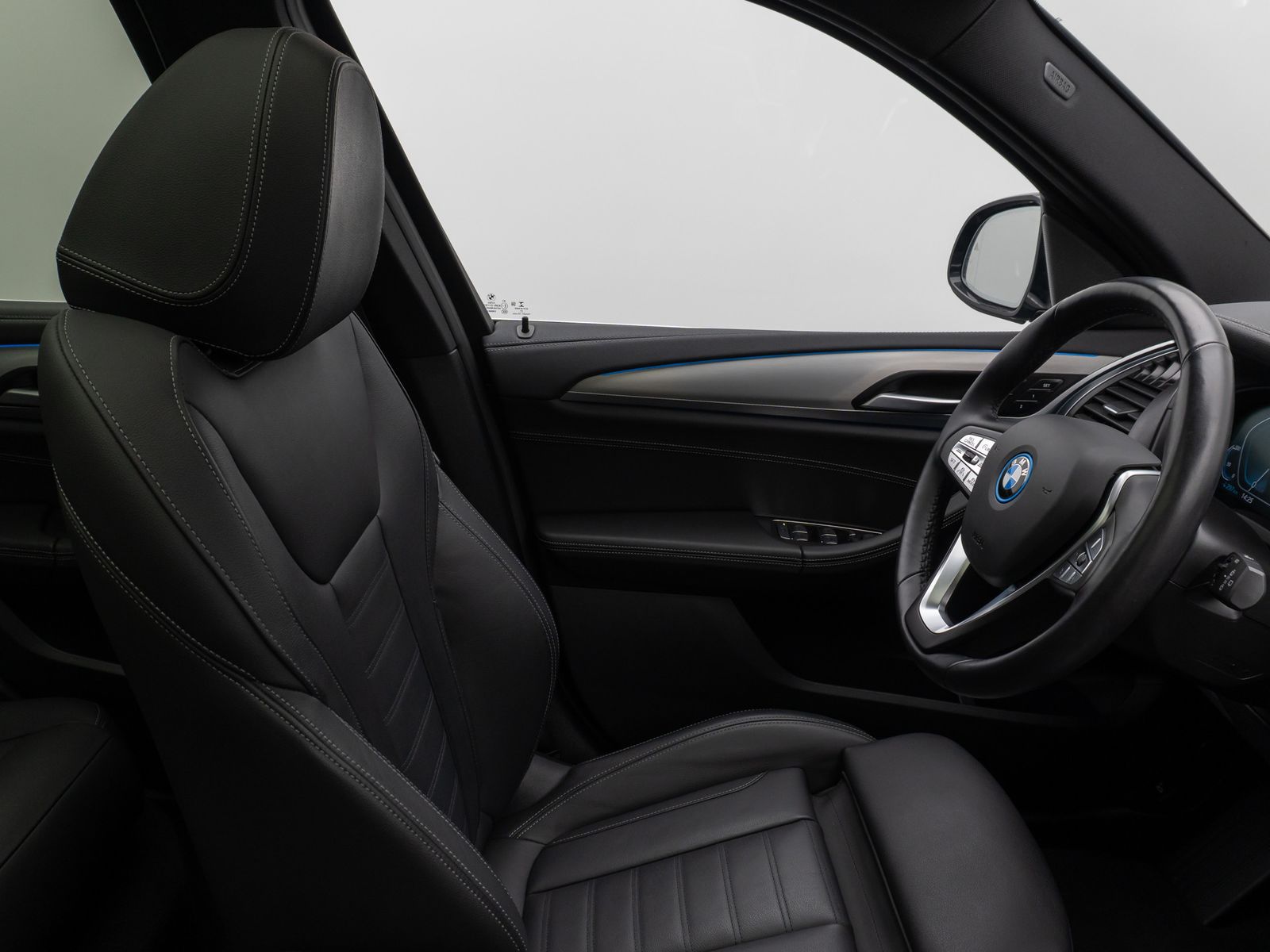 Fahrzeugabbildung BMW iX3 Impressive Panorama 360°HUD DAB H/K Komfort