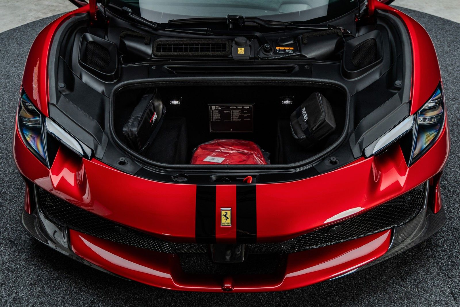Fahrzeugabbildung Ferrari 296 GTB Speciale + Carbon + Lipstick Red + Lift