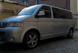 Volkswagen T5 Caravelle LANG 2.5 AUTOMATIK ROLLSTUHLGERECHT - Volkswagen T5 Caravelle mit Diesel-Antrieb: Automatik