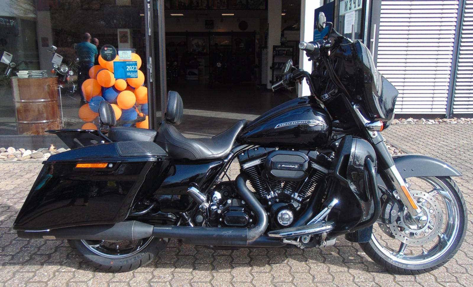 Harley-Davidson FLHXSE CVO Street Glide