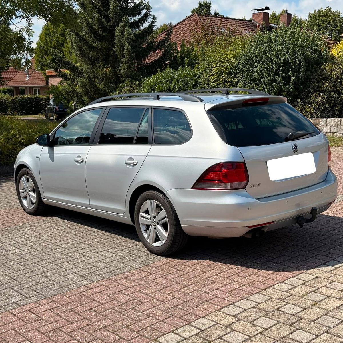 Volkswagen Golf 2012 — interior