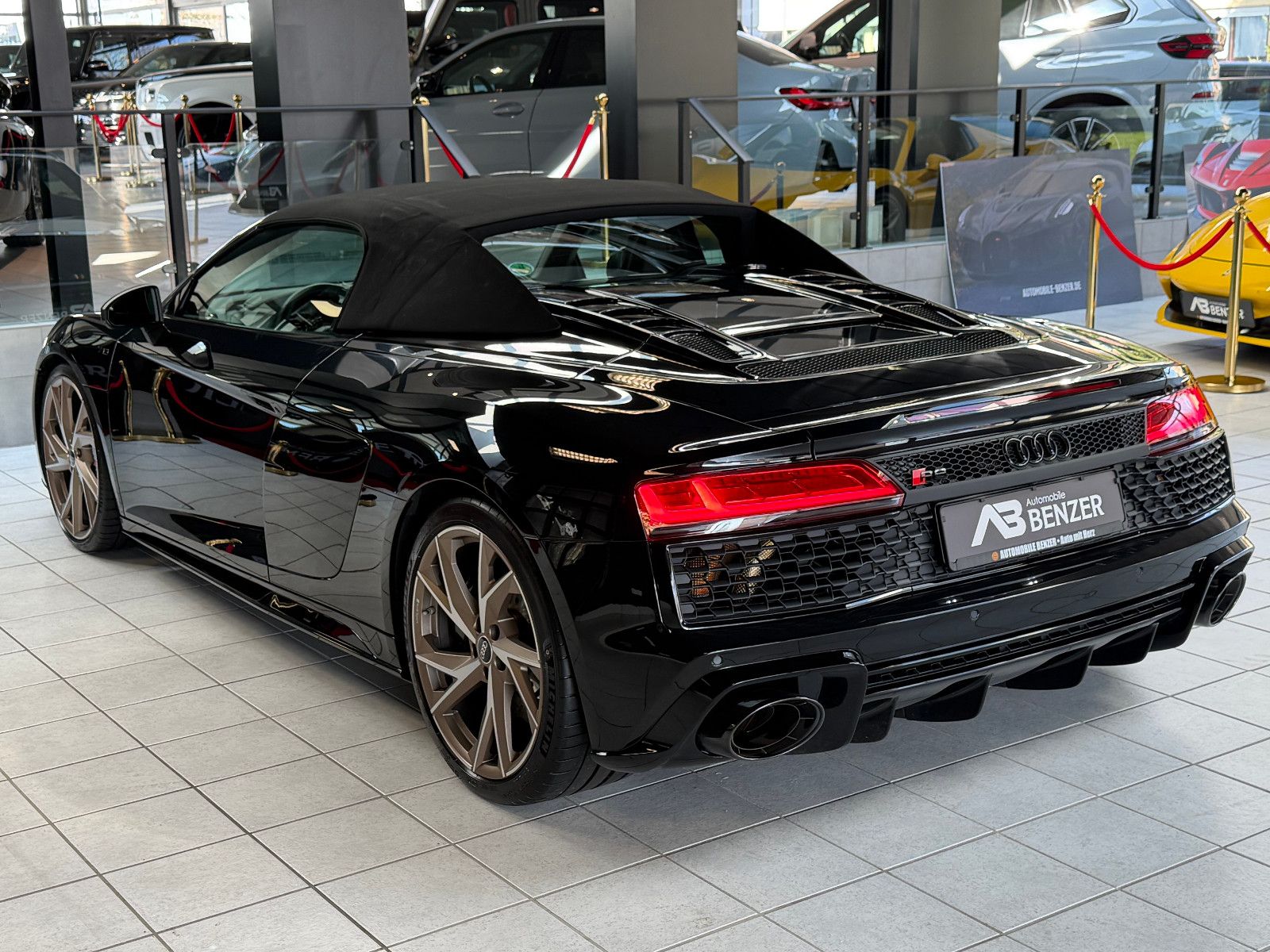 Fahrzeugabbildung Audi R8 Spyder 5.2 FSI RWD performance/BANG&OLUFSEN/
