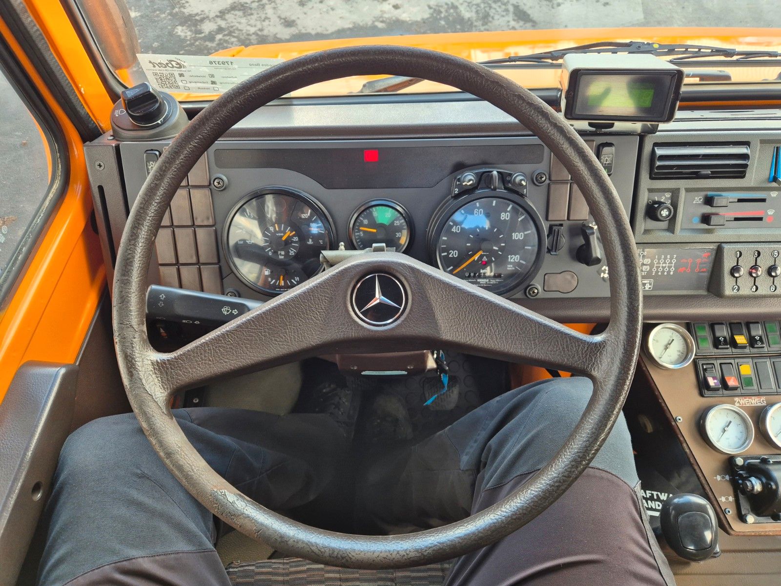 Fahrzeugabbildung Mercedes-Benz Unimog U1600 4x4 Zweiweg ZW 100 S Railway 11584h