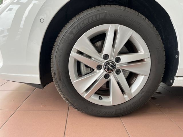 Fahrzeugabbildung Volkswagen Golf 1.5 eTSI DSG Life KESSY GJR LED APP-CONNECT