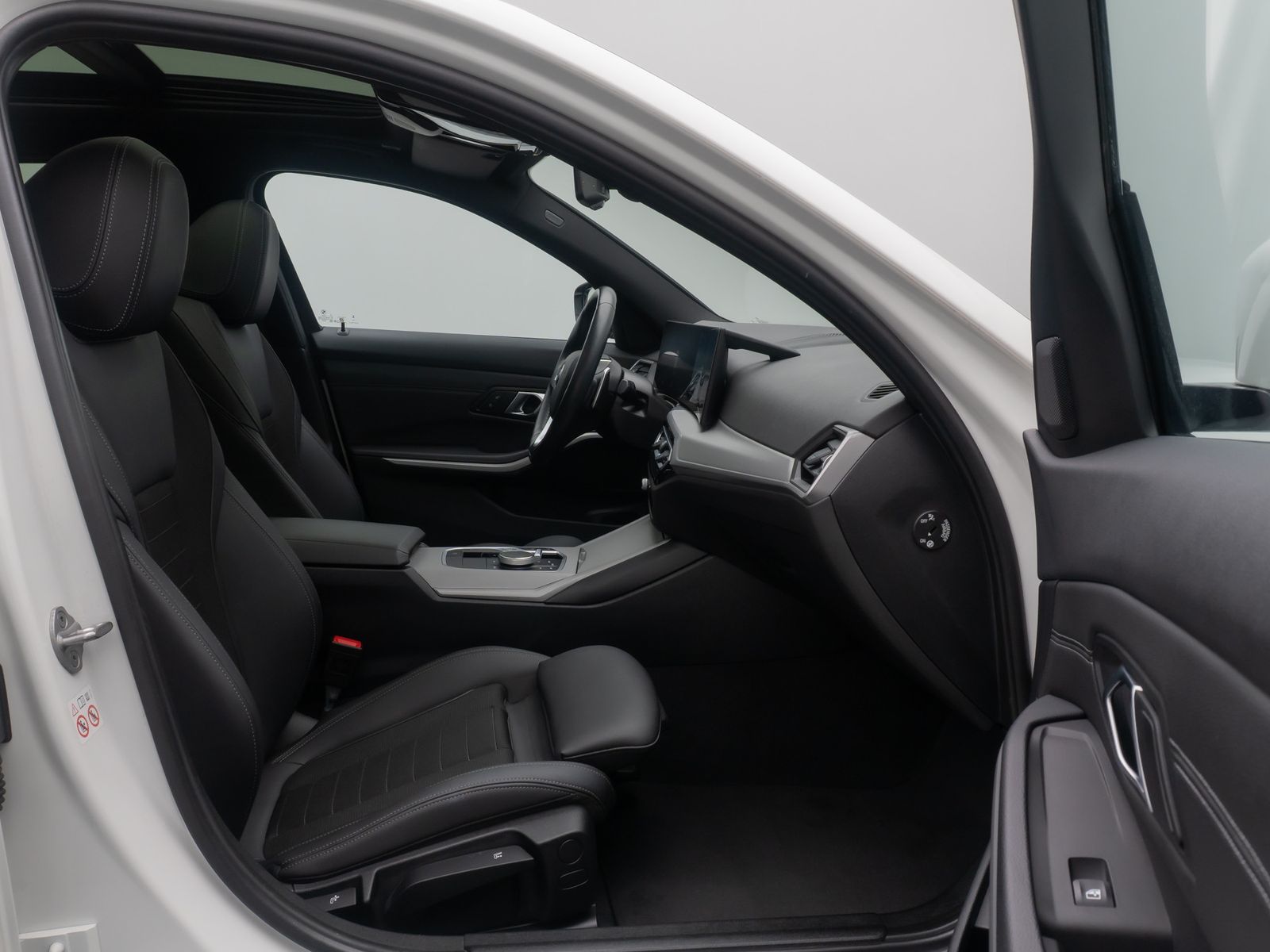 Fahrzeugabbildung BMW 320d Kamera DAB HiFi Panorama Sportsitz Leder