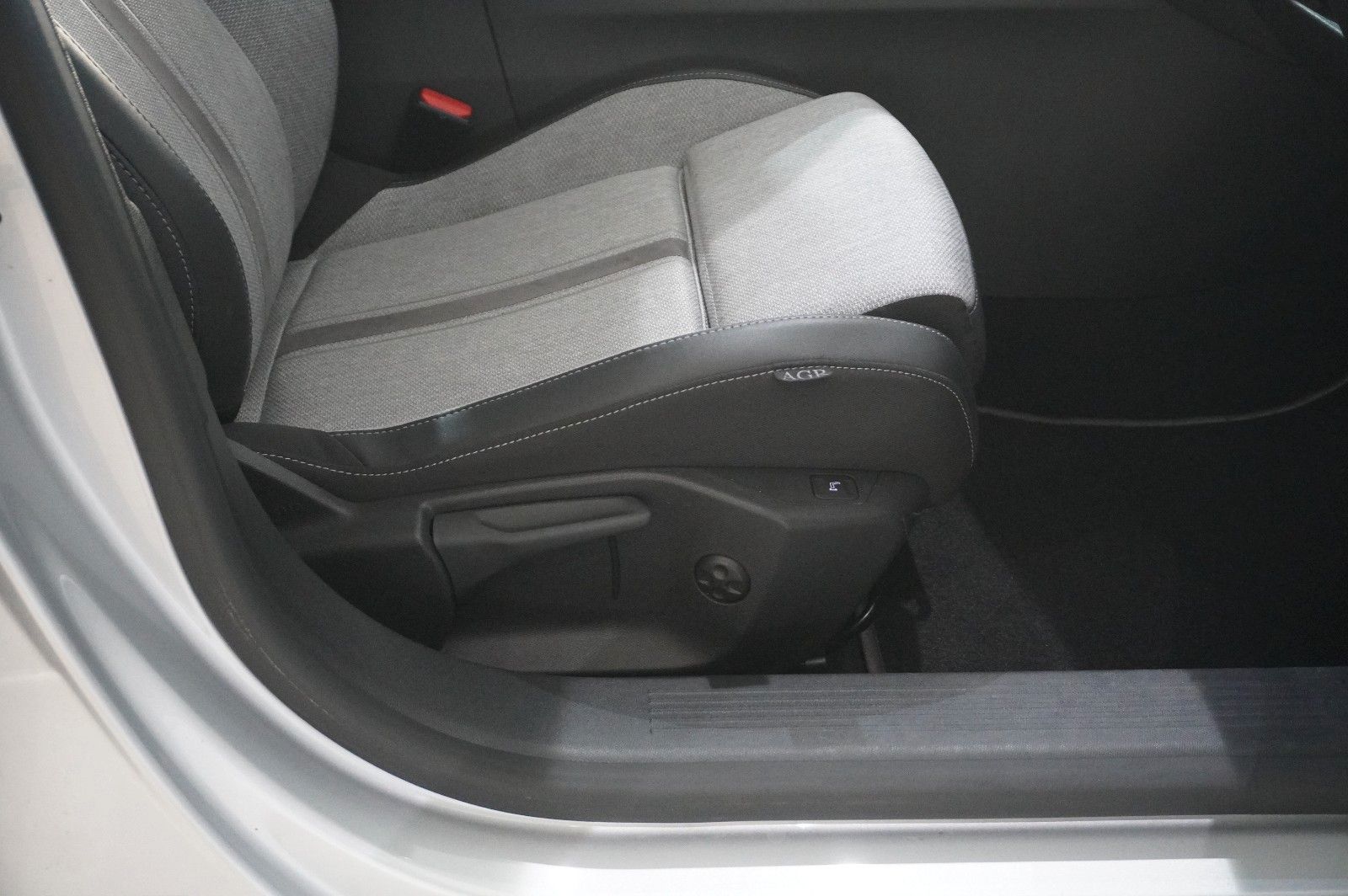 Fahrzeugabbildung Opel Astra L Lim. 1.6 HYBRID ELEGANCE NAVI/LED/KAMERA