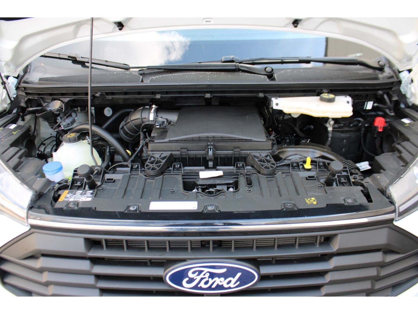 Fahrzeugabbildung Ford Transit Custom 320 L1 Trend LED GRA PDC RFK AHK