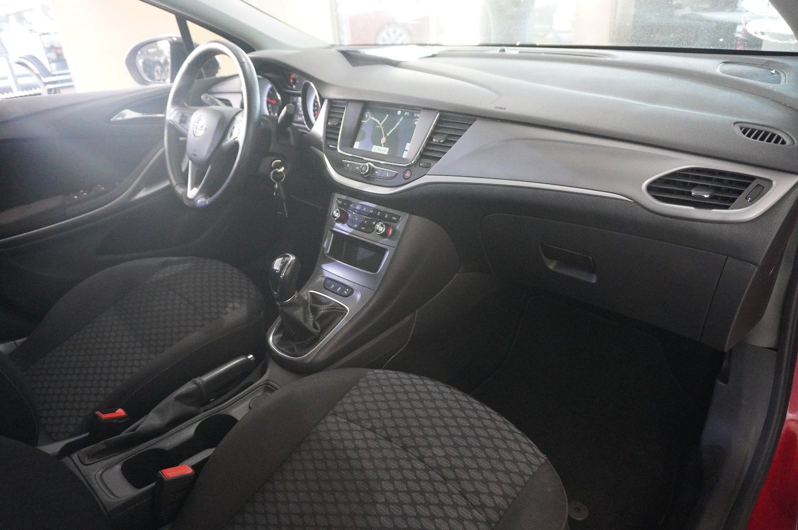 Fahrzeugabbildung Opel Astra K ST 1.2T BUSINESS NAVI/LED/SHZ/TEMP./DAB+