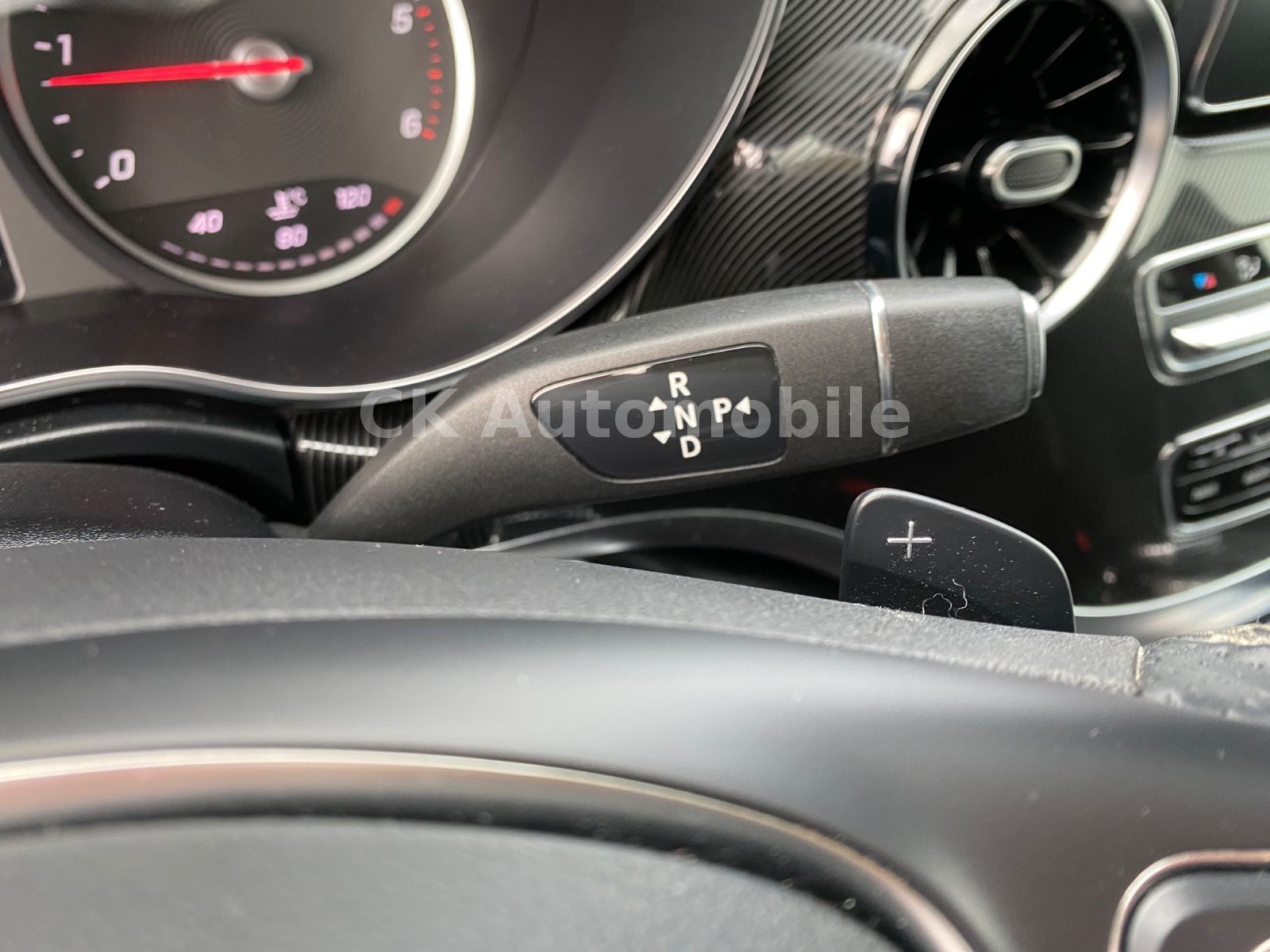 Fahrzeugabbildung Mercedes-Benz V 300d 4Matic Kompakt/AMG-Line/8 Sitze/360°/AHK