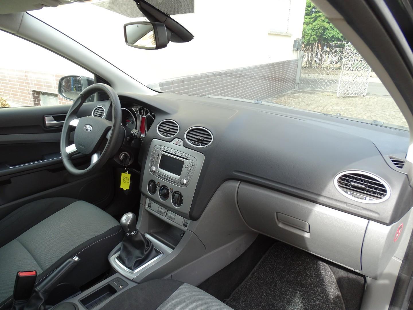 Ford Focus 2011 — photo 11