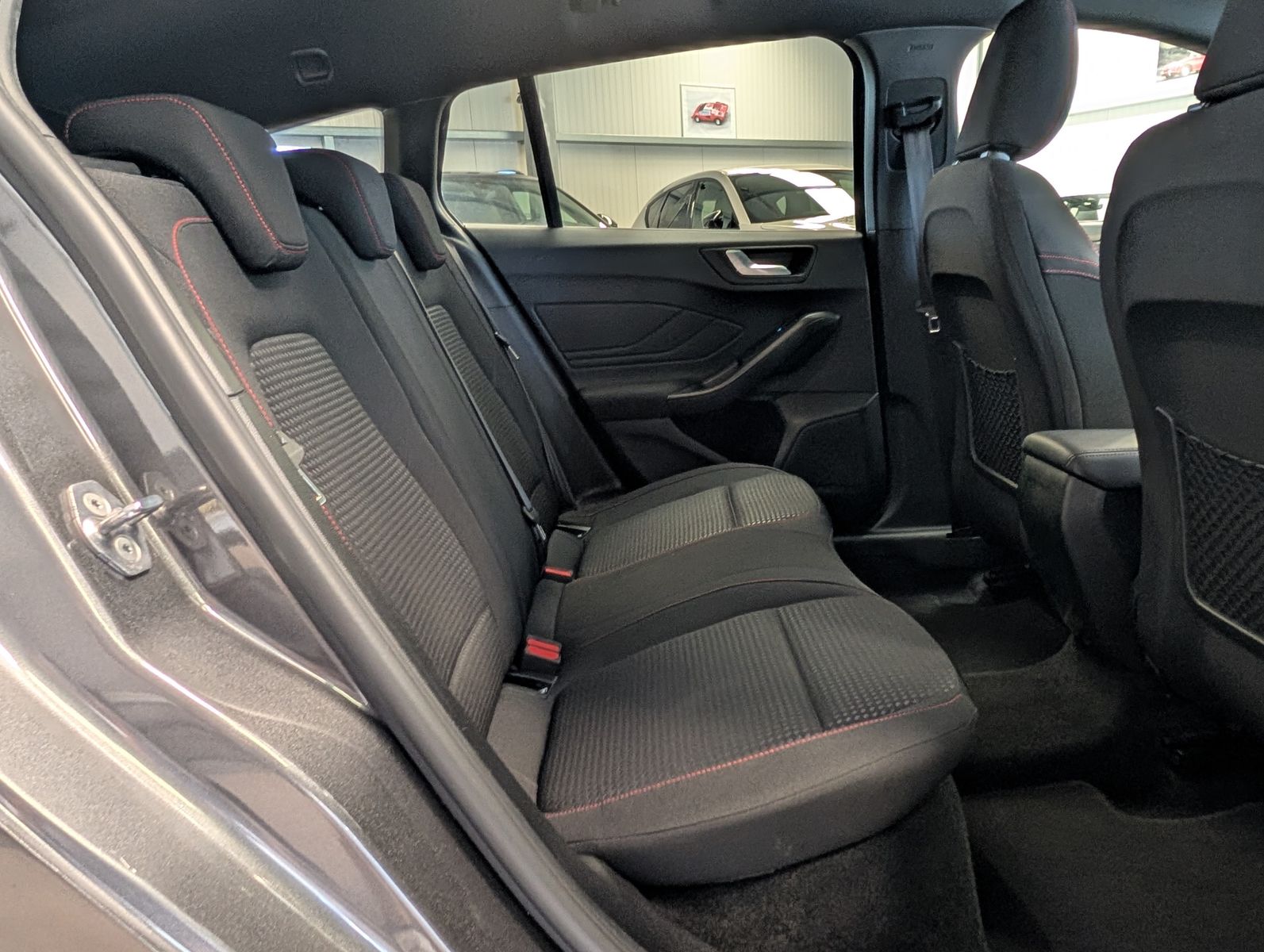 Fahrzeugabbildung Ford Focus 1.0 EB ST-Line ACC LED CAM Styling WINTER