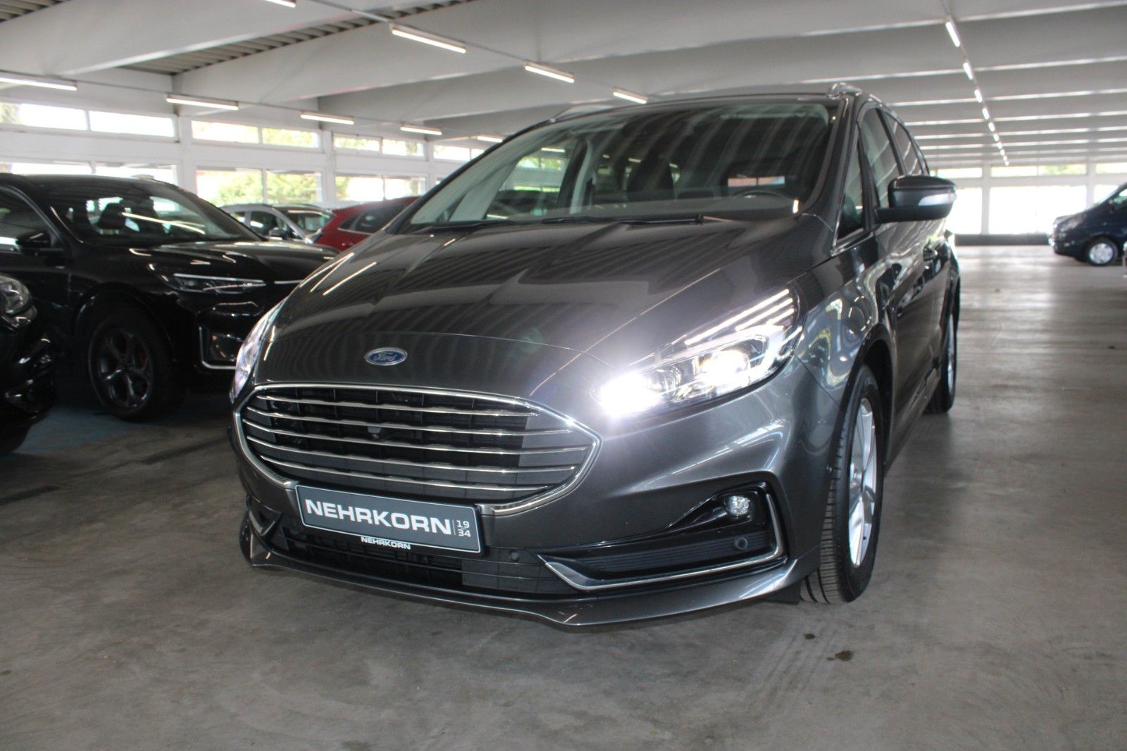 Fahrzeugabbildung Ford S-Max Titanium Aut. LED ACC 2xCAM WinterPak. uvm