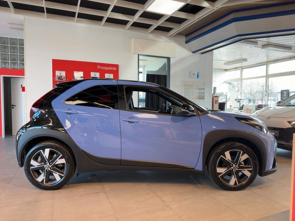 Fahrzeugabbildung Toyota 1,5 Hybrid Teamplayer *SHZ *RCAM *LED*