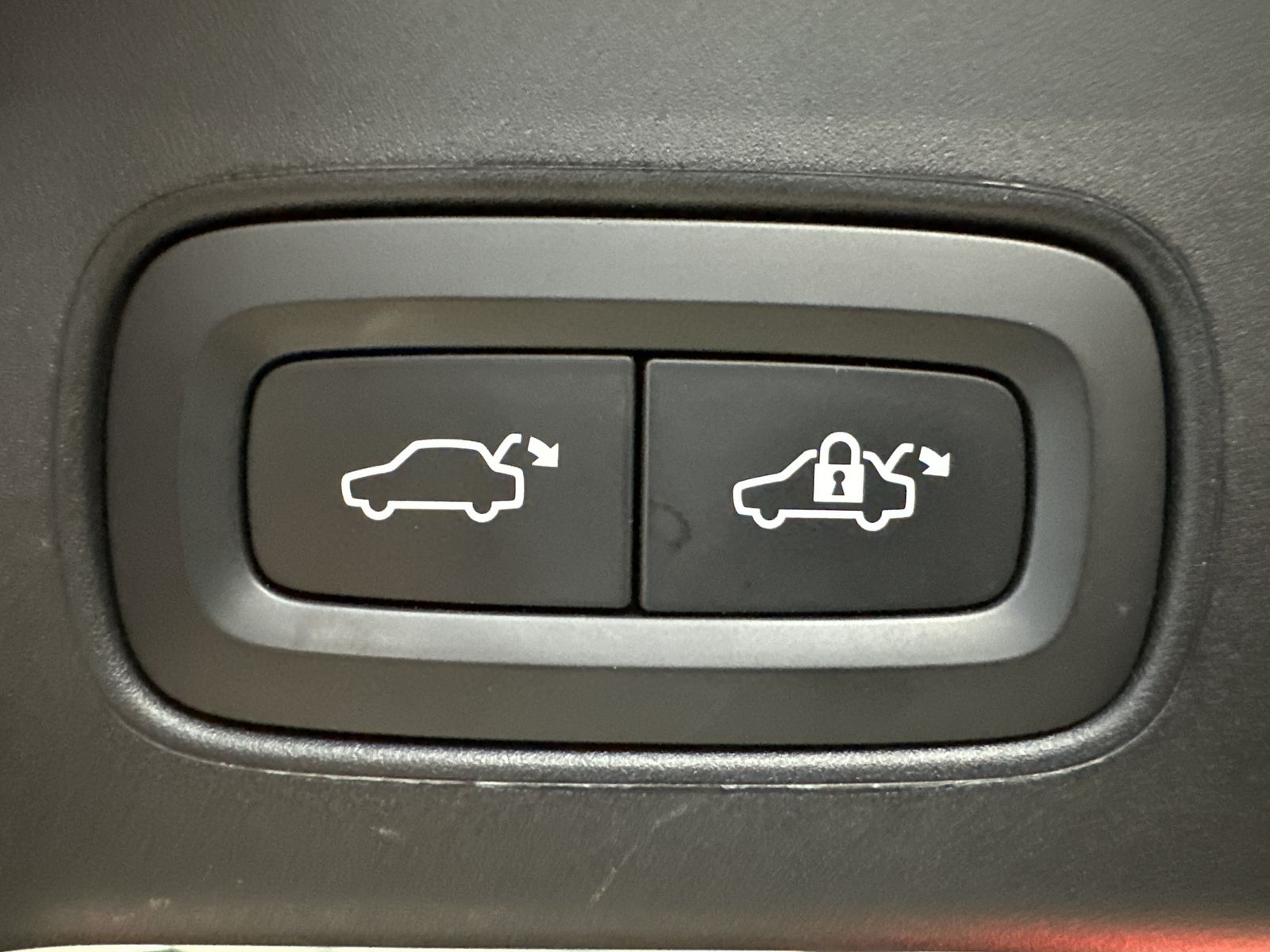 Fahrzeugabbildung Volvo V90 T6 Recharge AWD Core NAV+LED+KAM+SHZ+VC+ACC