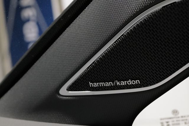 Volkswagen Golf VIII R 4Motion AHK Pano Carbon HKardon 360°
