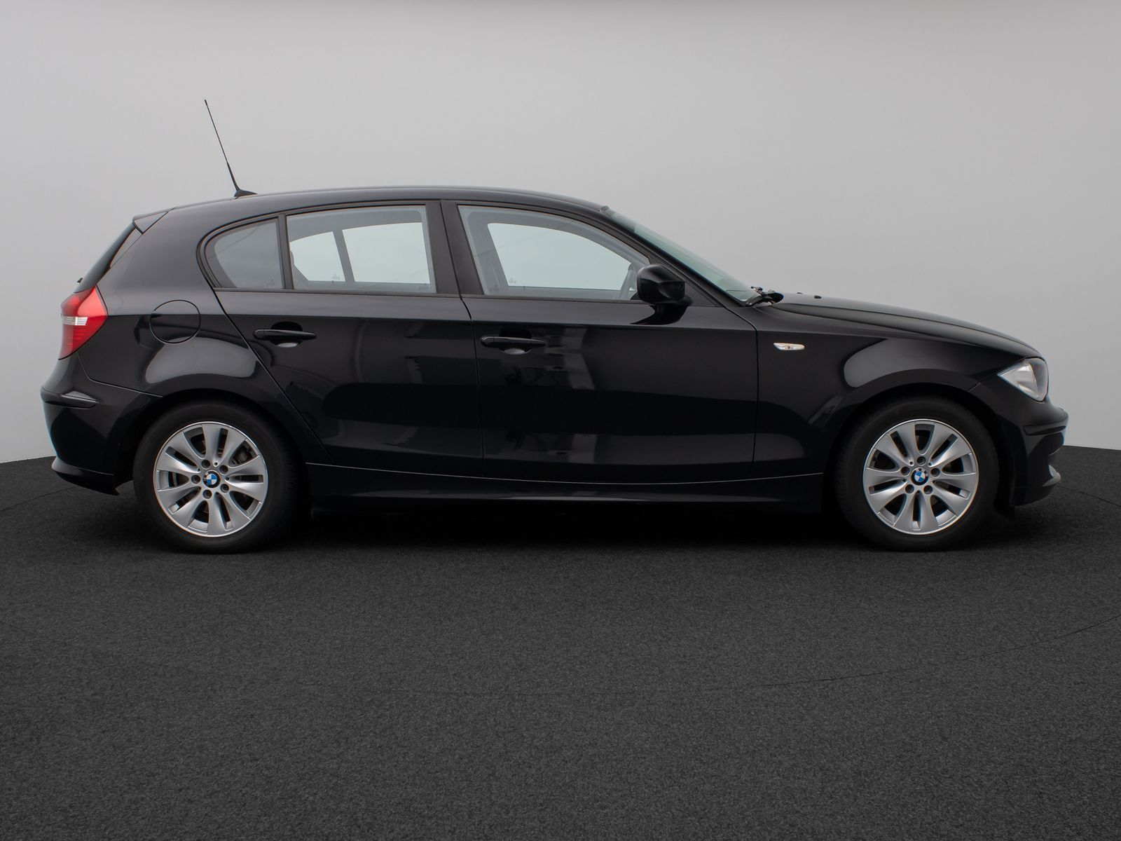 Fahrzeugabbildung BMW 118d  Advantage Sitzheizung AHK PDC Nebelscheinw