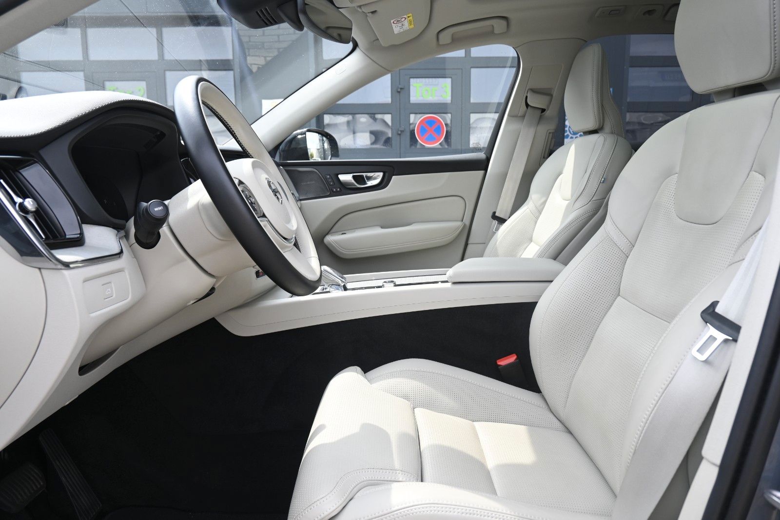 Fahrzeugabbildung Volvo XC60 B5D AWD Ultimate Dark*LED*PANO*STHZ*H&K*360