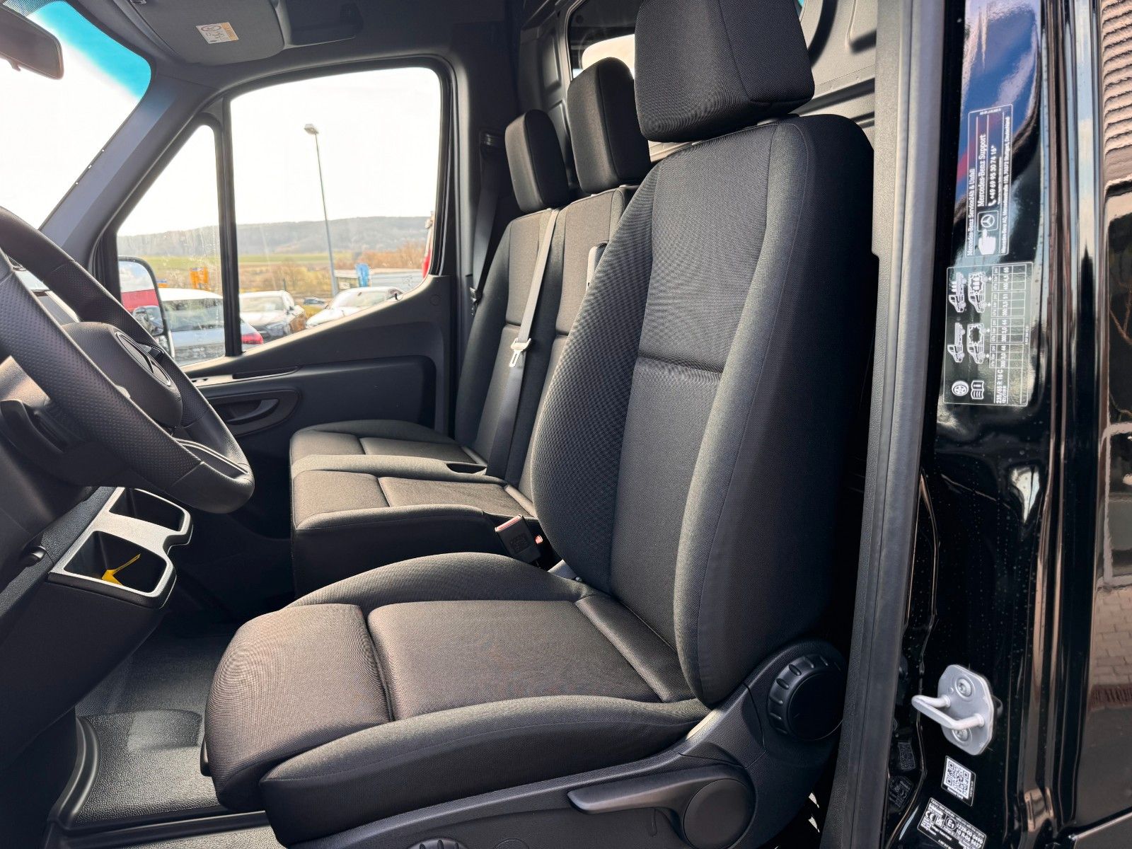 Fahrzeugabbildung Mercedes-Benz Sprinter 317 CDI 3665 9G Klima Stdheiz AHK3,5to