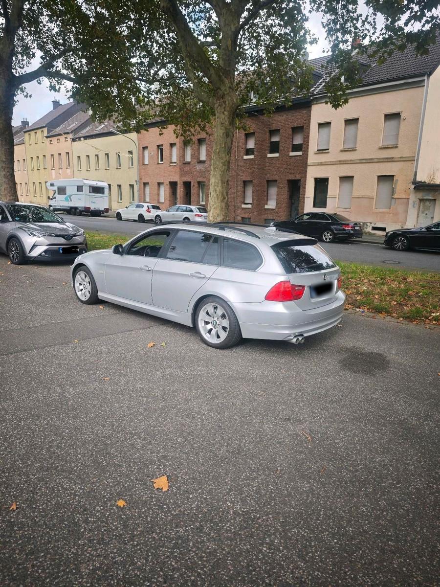 BMW 330 2009 — engine 245 HP (180kW)
