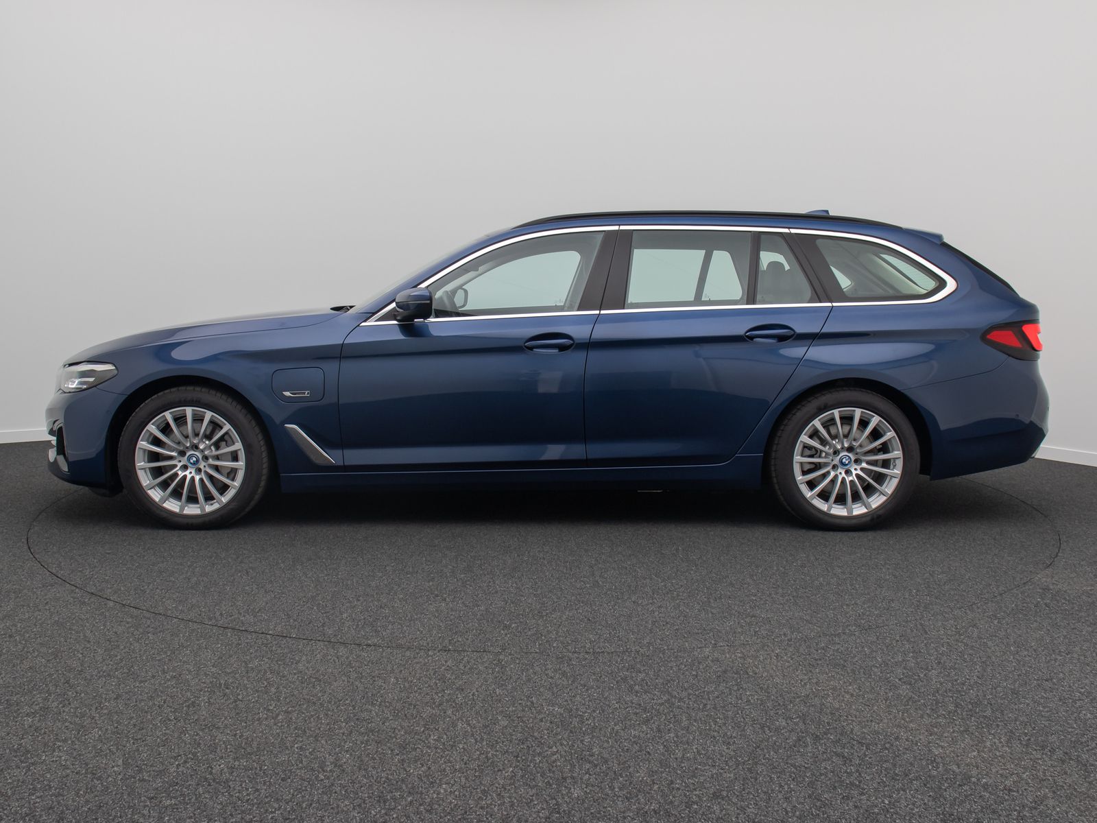Fahrzeugabbildung BMW 520e Alarm DAB Kamera Cockpit Sport Leder 18Zoll