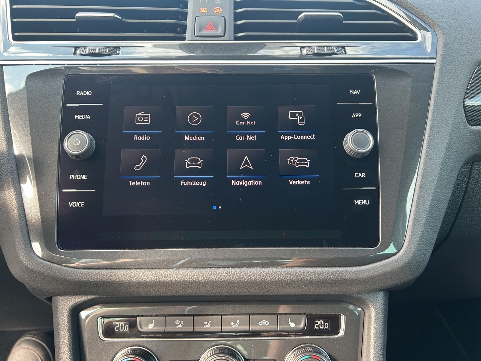 Fahrzeugabbildung Volkswagen Tiguan TDI HL 4M LED STH AHK Navi AID ACC SHZ RF