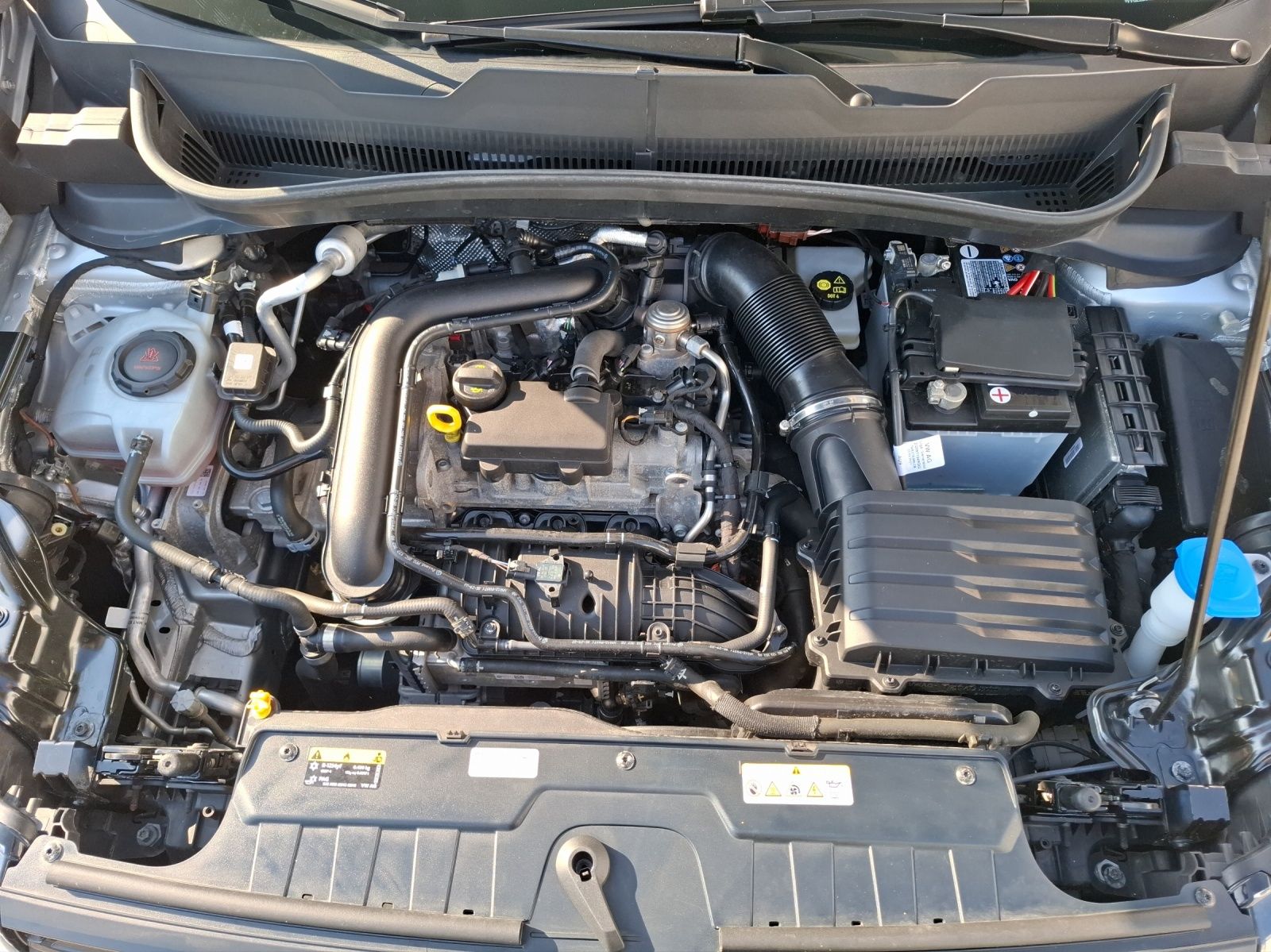 Fahrzeugabbildung Volkswagen T-Cross TSI Life AHK AID Climatronic ACC RFK SH