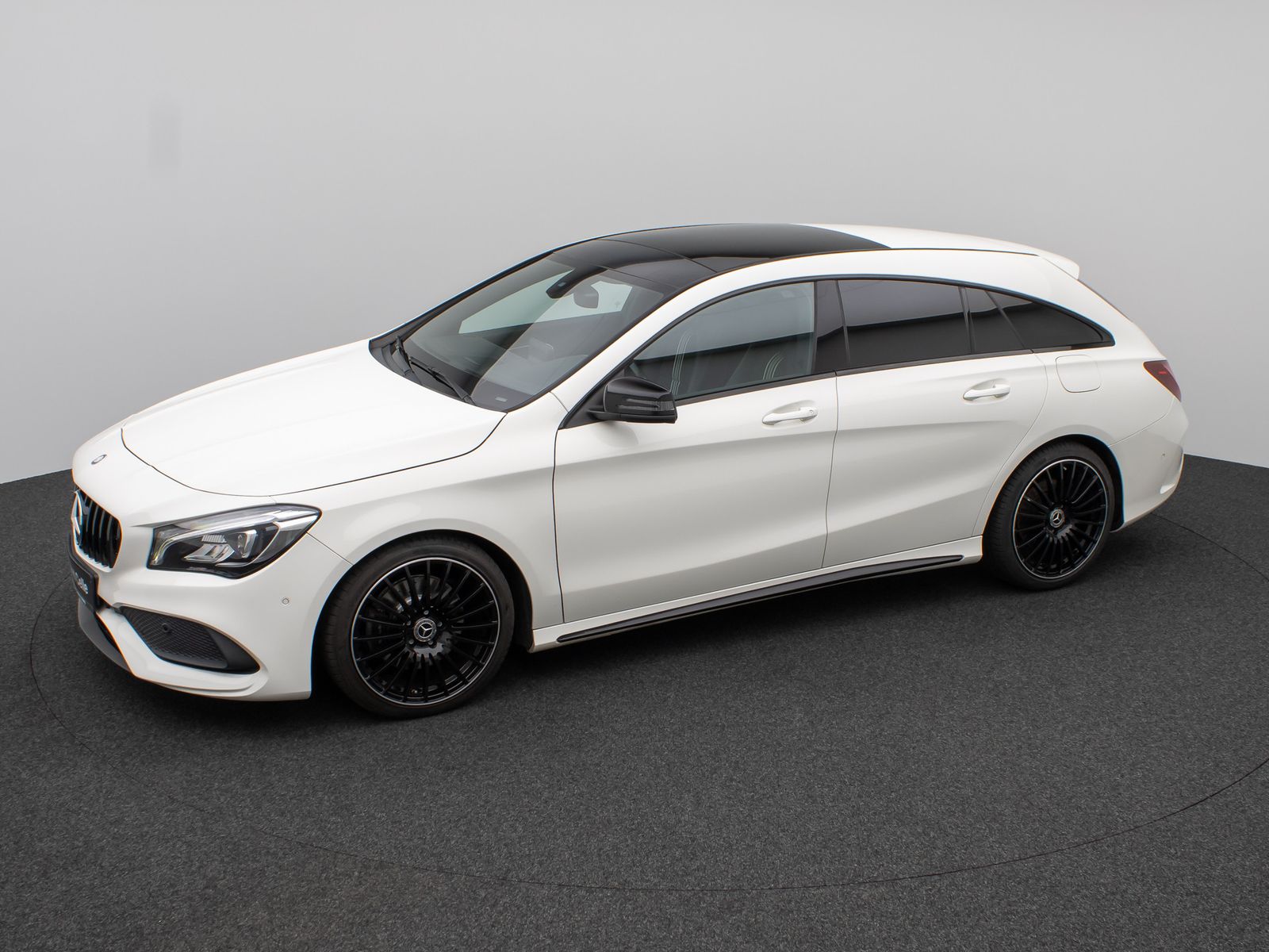 Fahrzeugabbildung Mercedes-Benz CLA 220 Shooting Brake /d 4Matic AMG Pano Standh