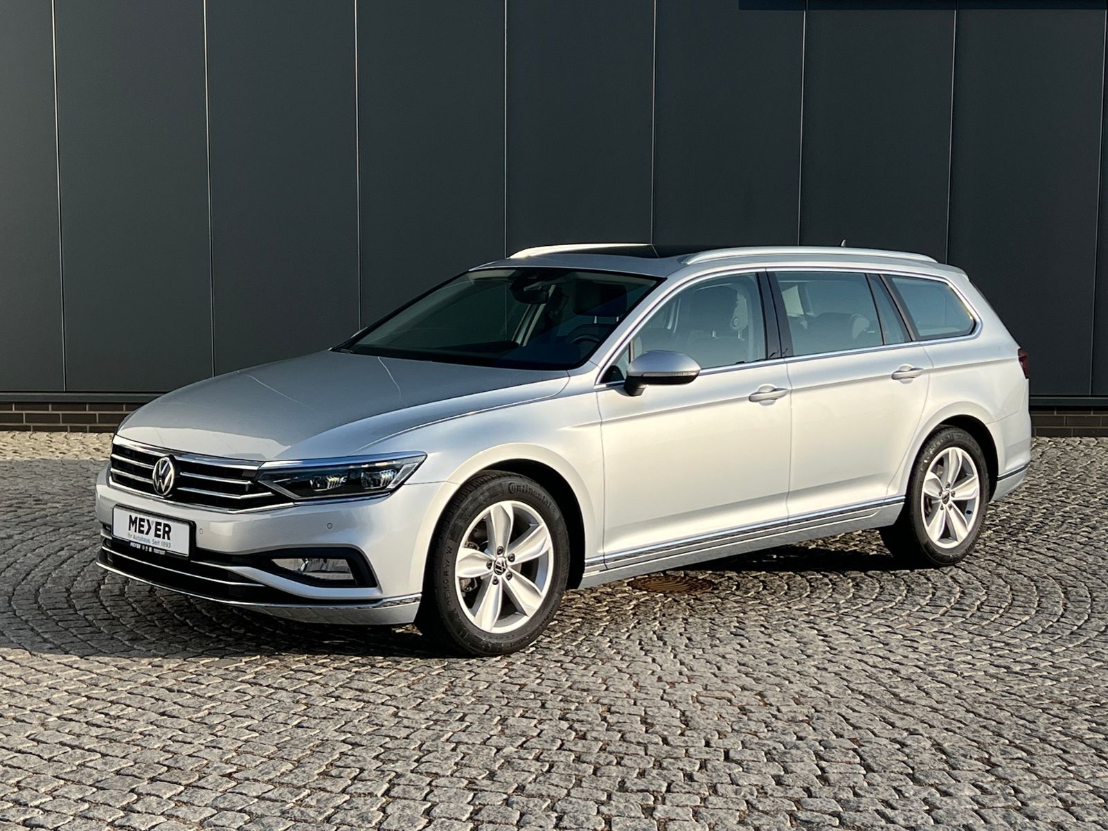 Fahrzeugabbildung Volkswagen Passat Variant Elegance 2.0 TDI DSG *AHK, IQ.Lig