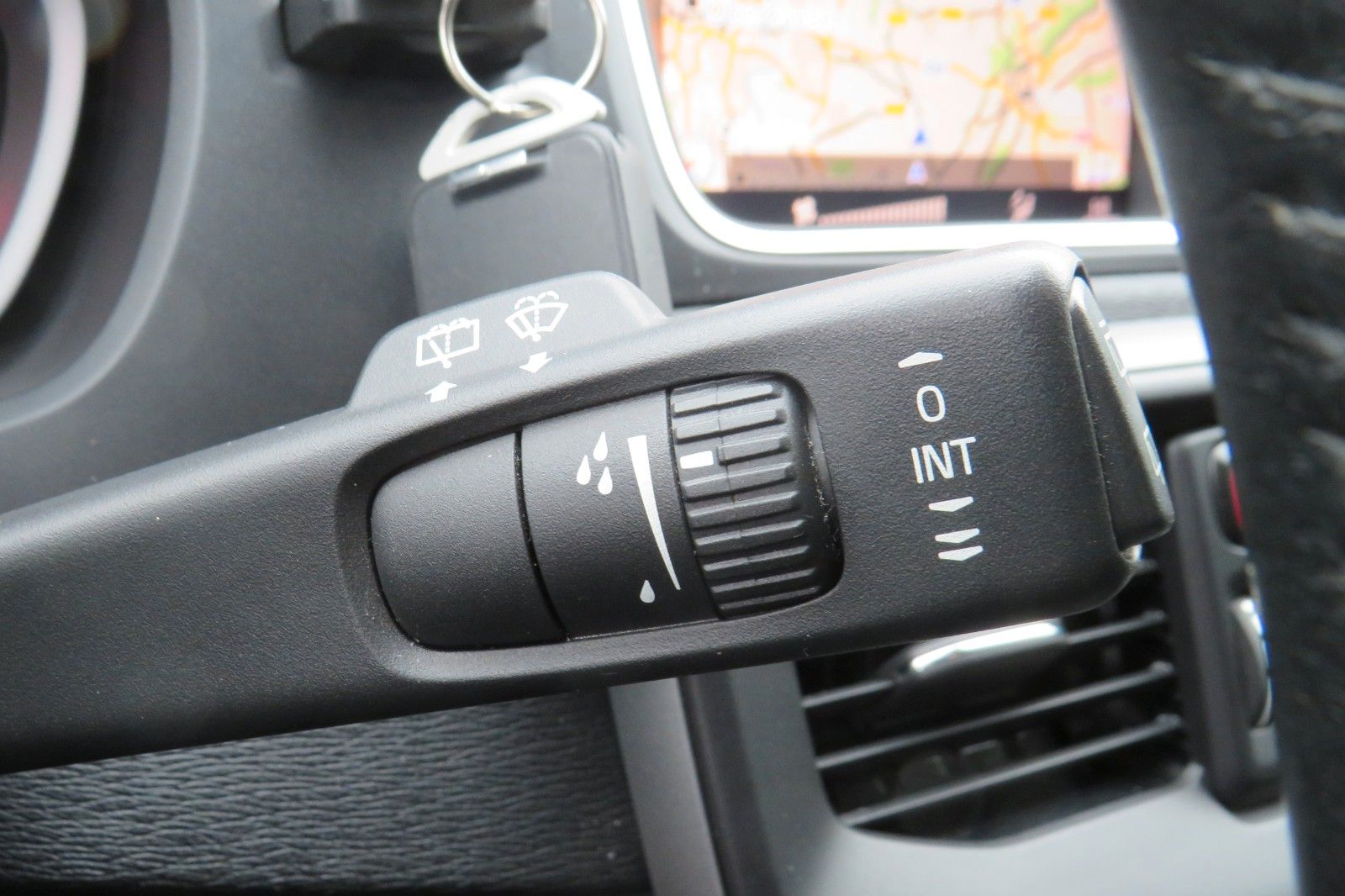 Fahrzeugabbildung Volvo V40 Kinetic NAVI TELVOR KLIMATRONIC 8-FACH ALU