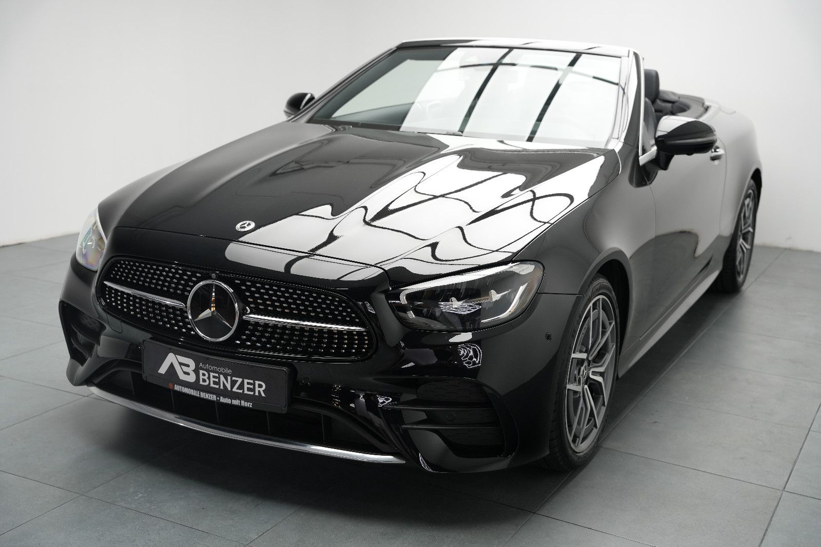 Fahrzeugabbildung Mercedes-Benz E 450 Cabrio AMG/BURMESTER/HUD/AMBIENTE/MASSAGE/