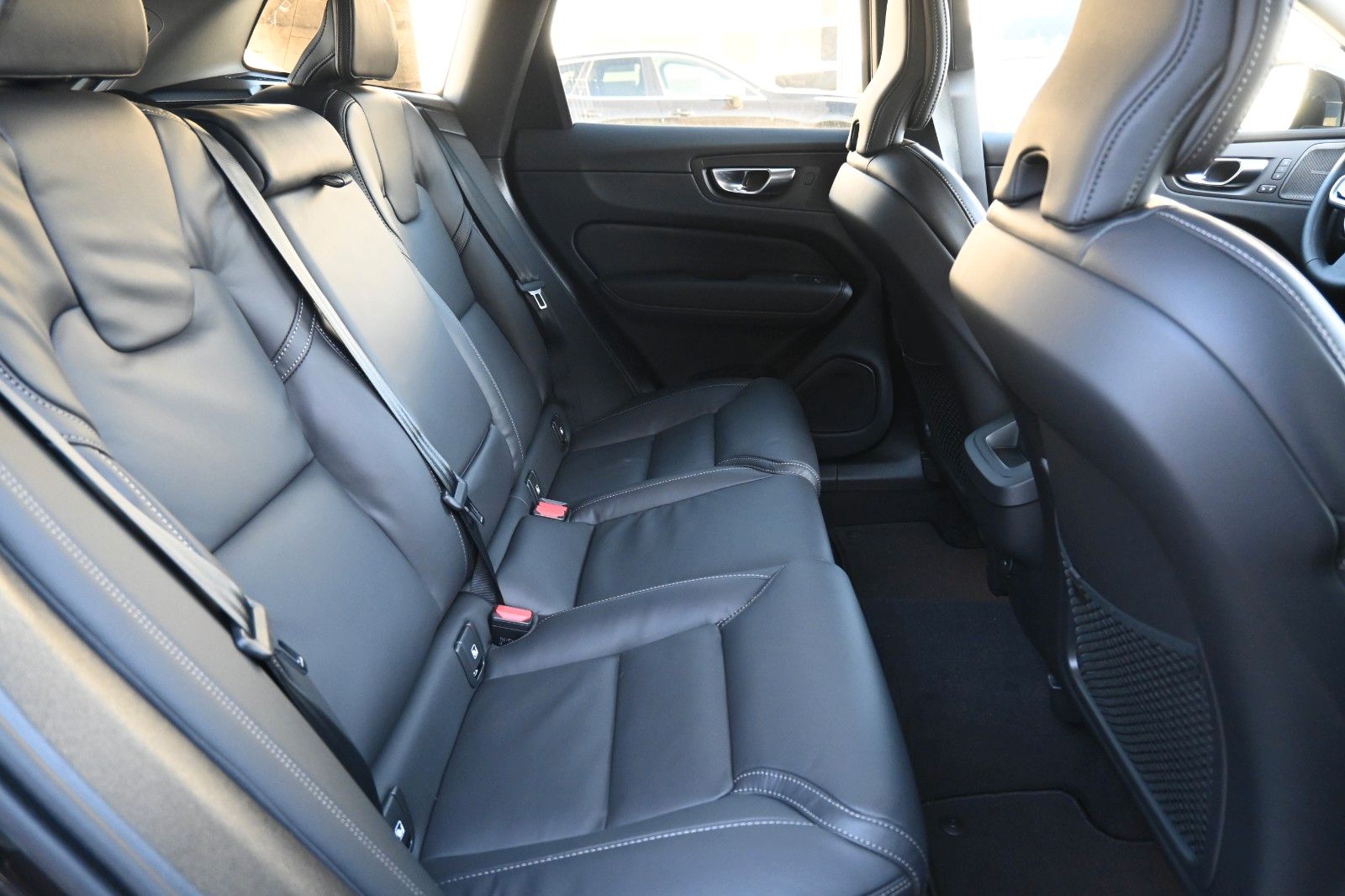 Fahrzeugabbildung Volvo XC60 B5 AWD Plus Dark*H&K*LUFT*360°* ACC