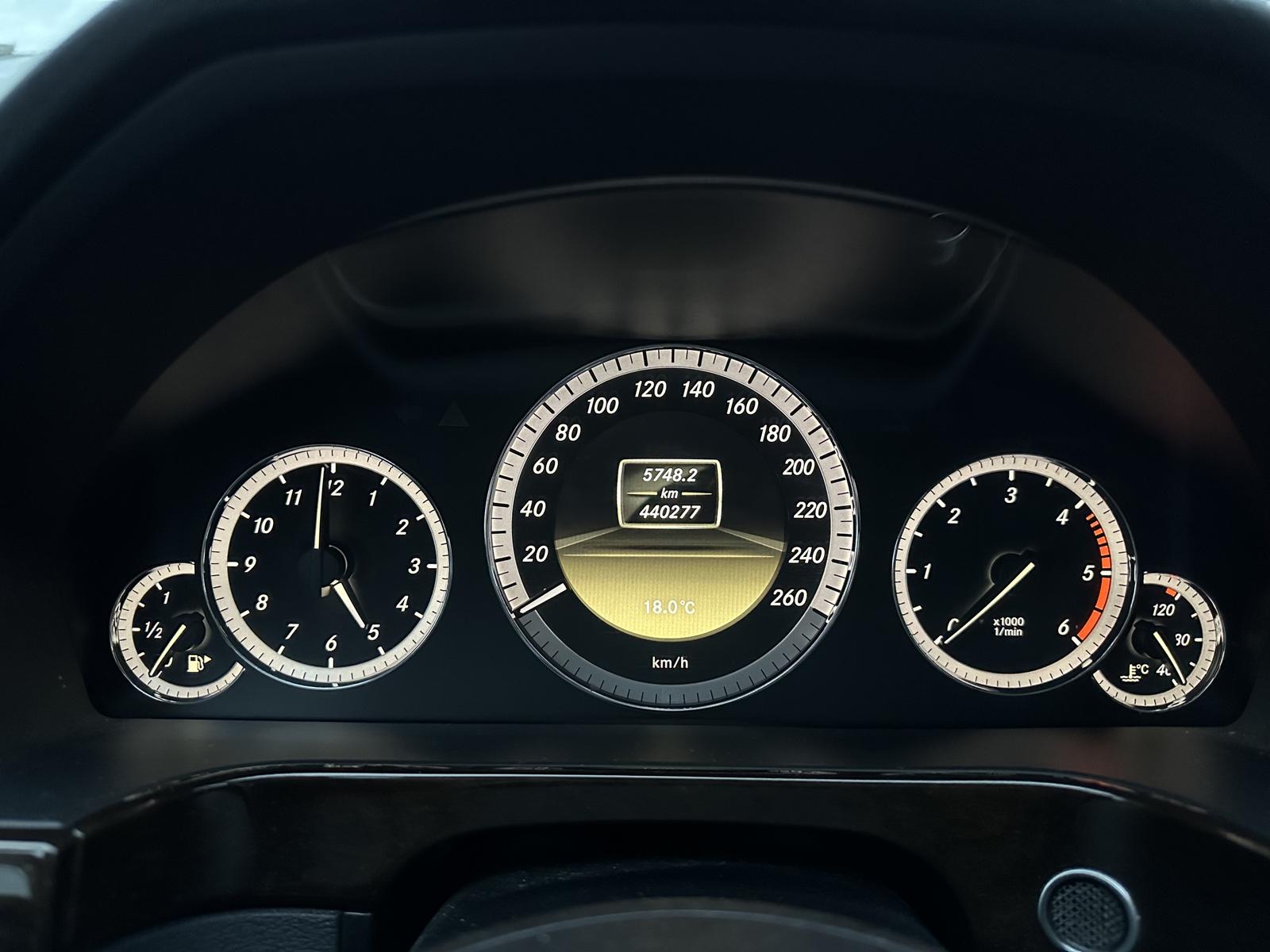 Mercedes-Benz E220 2012 — photo 10
