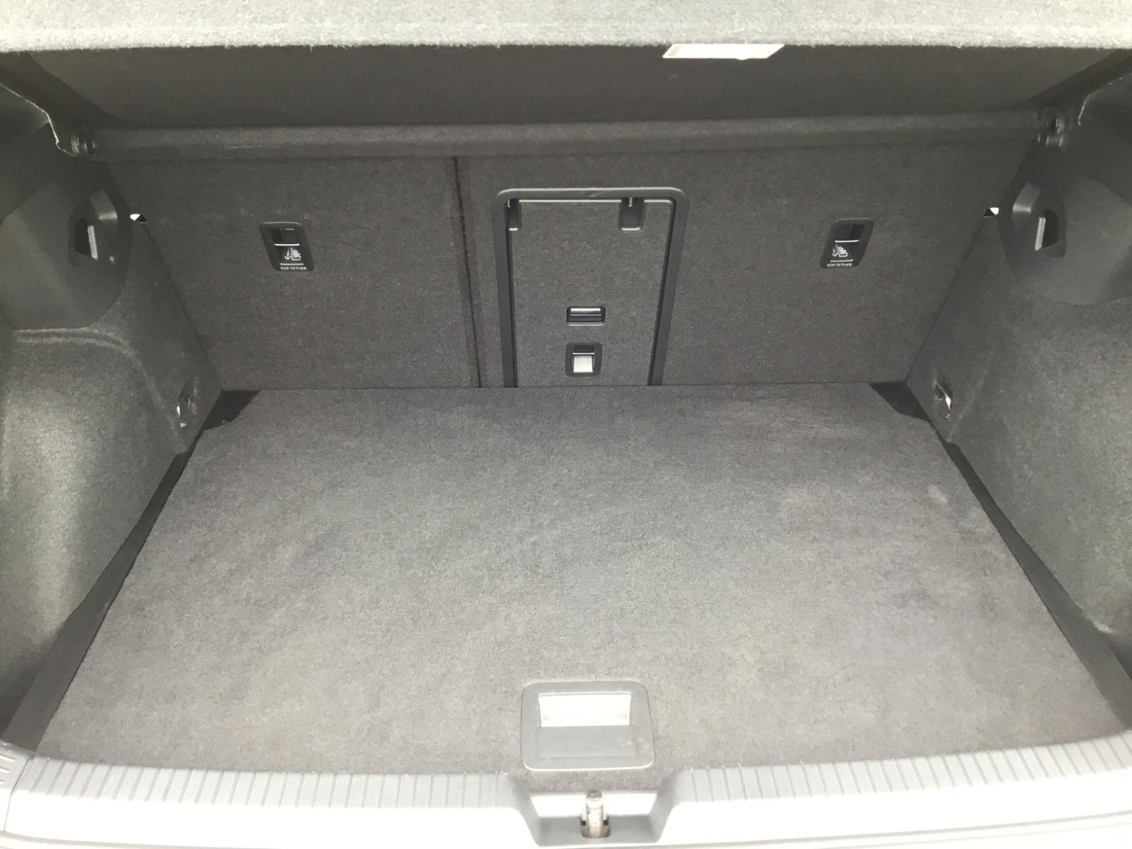 Fahrzeugabbildung Volkswagen Golf 2.0 TSI DSG GTI+Pano+18"+IQ Light
