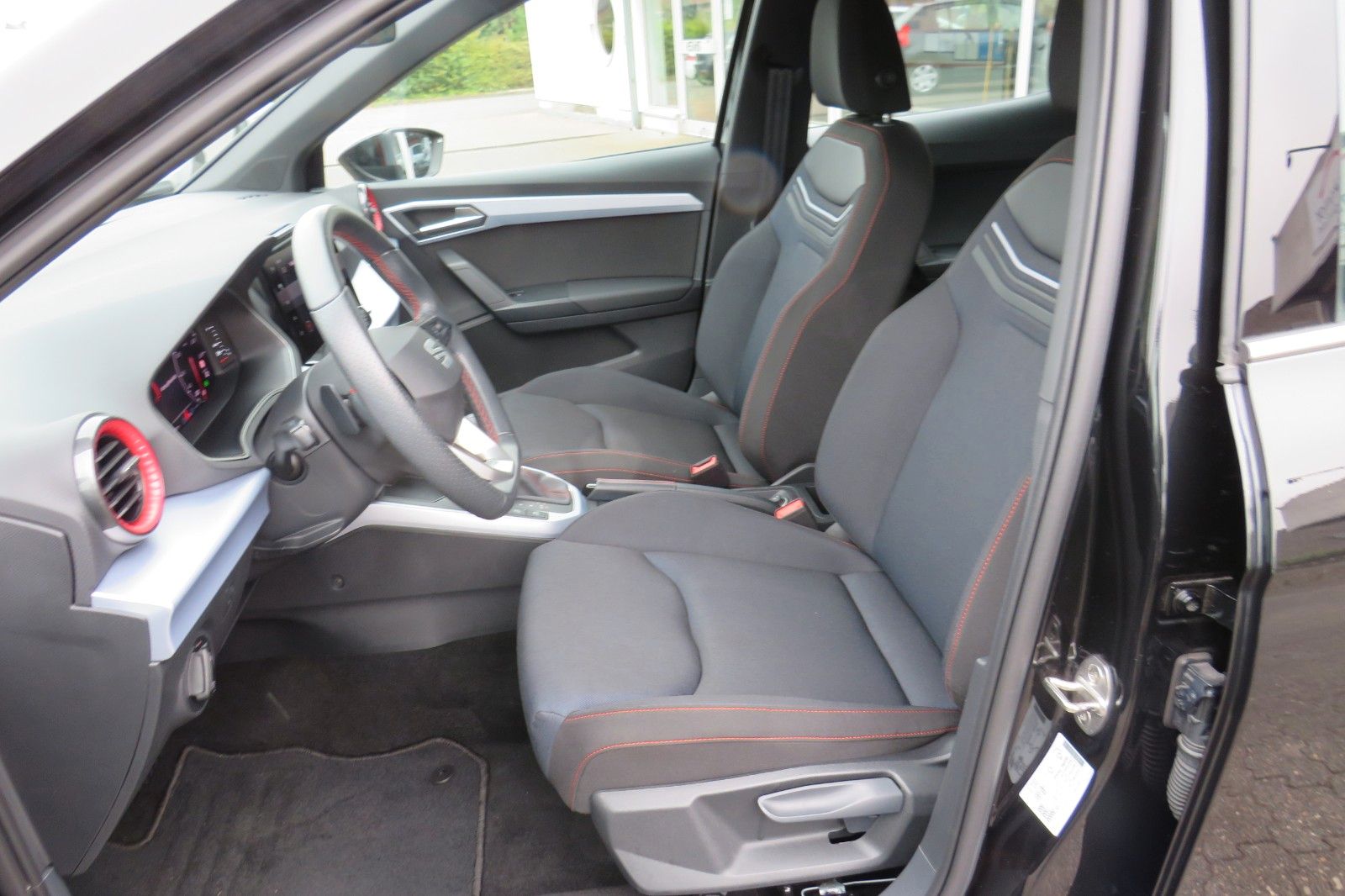 Fahrzeugabbildung SEAT Arona FR DSG NAVI SITZH. KAMERA ACC ASSISTENT-PA