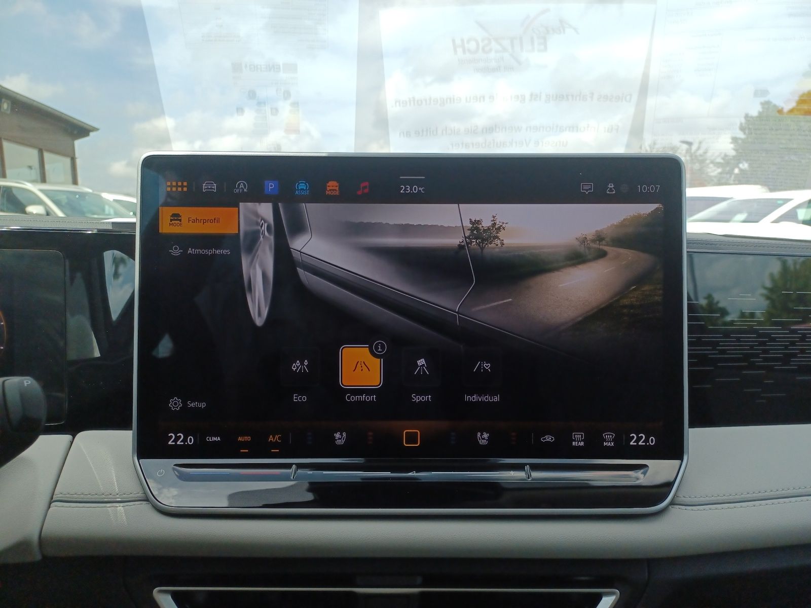 Fahrzeugabbildung Volkswagen Tiguan TDI Elegance IQ.Light Navi ACC AHK STHZ 4