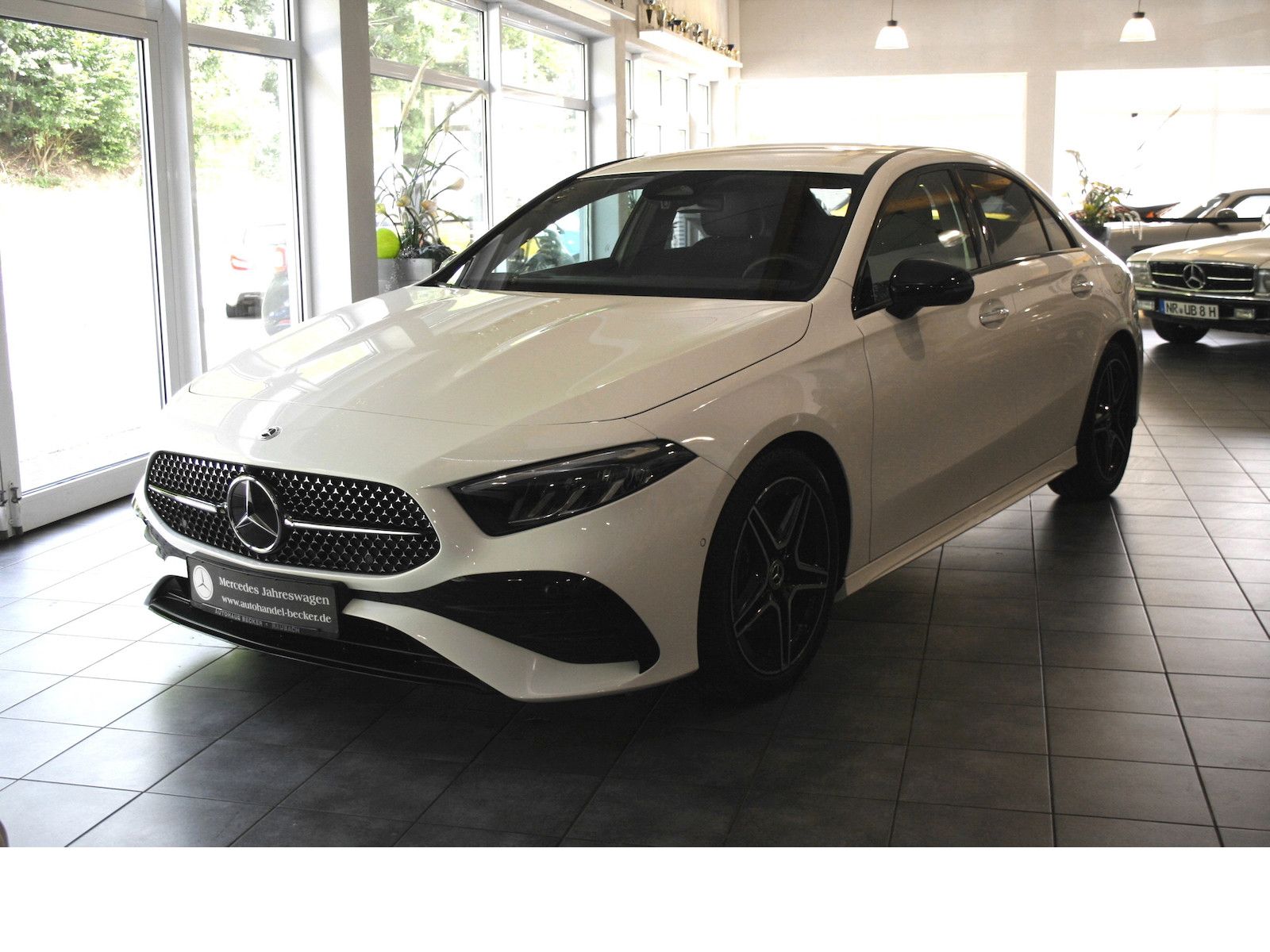 Fahrzeugabbildung Mercedes-Benz A 180 AMG Advanced Plus Limousine *Night*Ambient