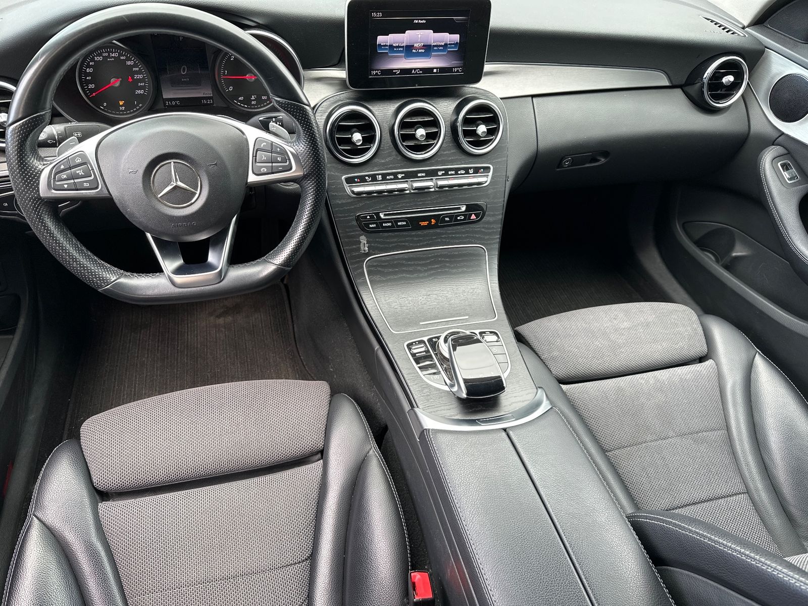 Fahrzeugabbildung Mercedes-Benz C 220 d Limousine AMG-Line NAV+LED+ACC+18ZOLL