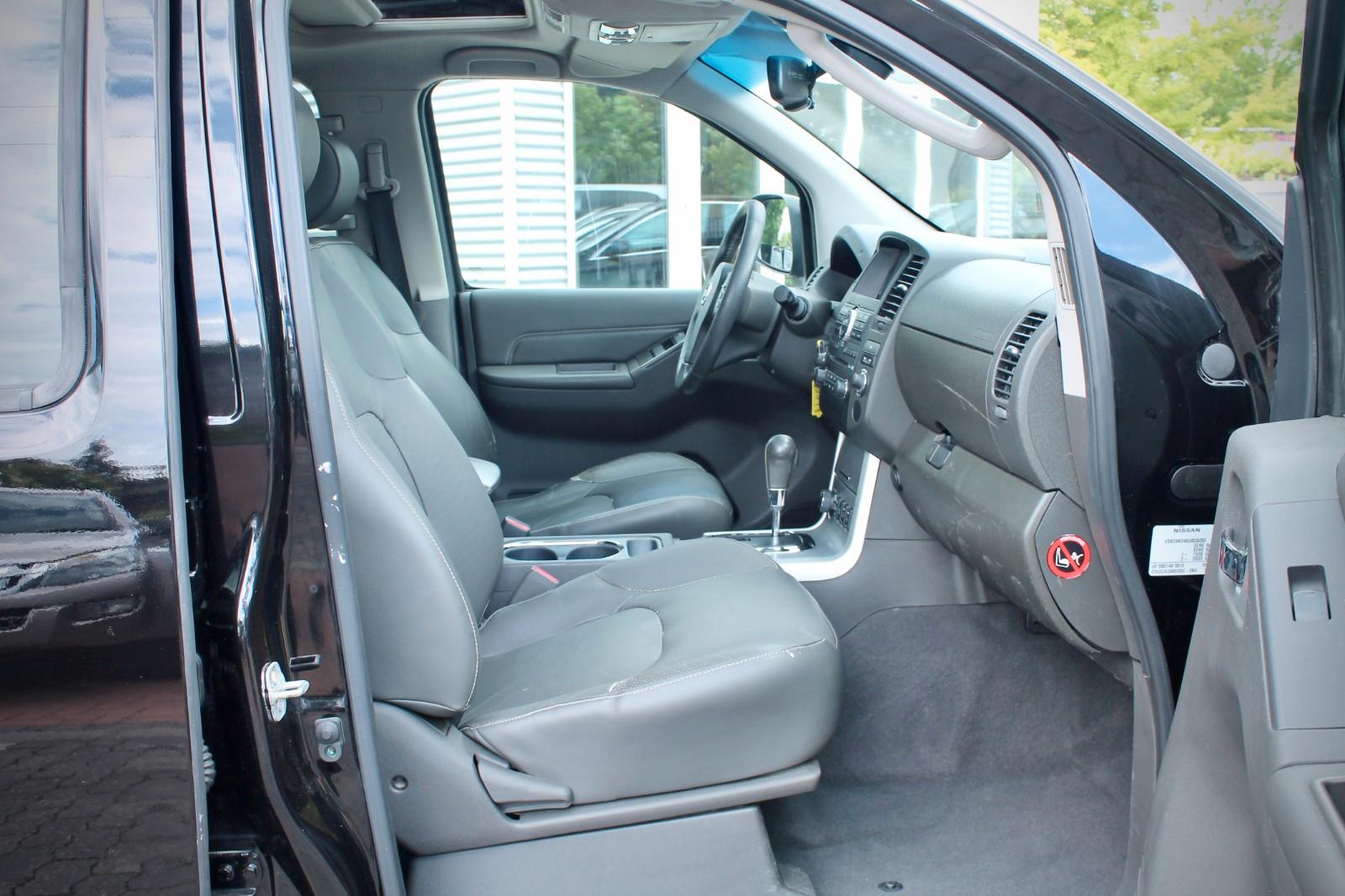 Nissan Navara 3.0 V6 dCi 231 ch BVA 4x4 / 184 000 km / Cuir brun / Toit ouvrant / Bose / Hardtop