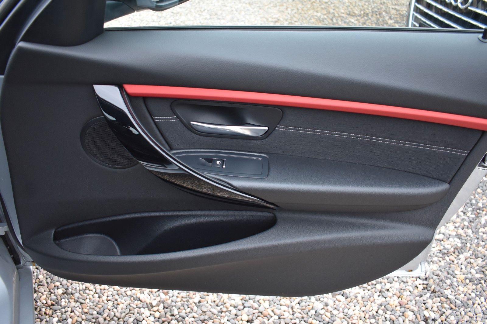 Fahrzeugabbildung BMW 320 i Limo. Sport Line