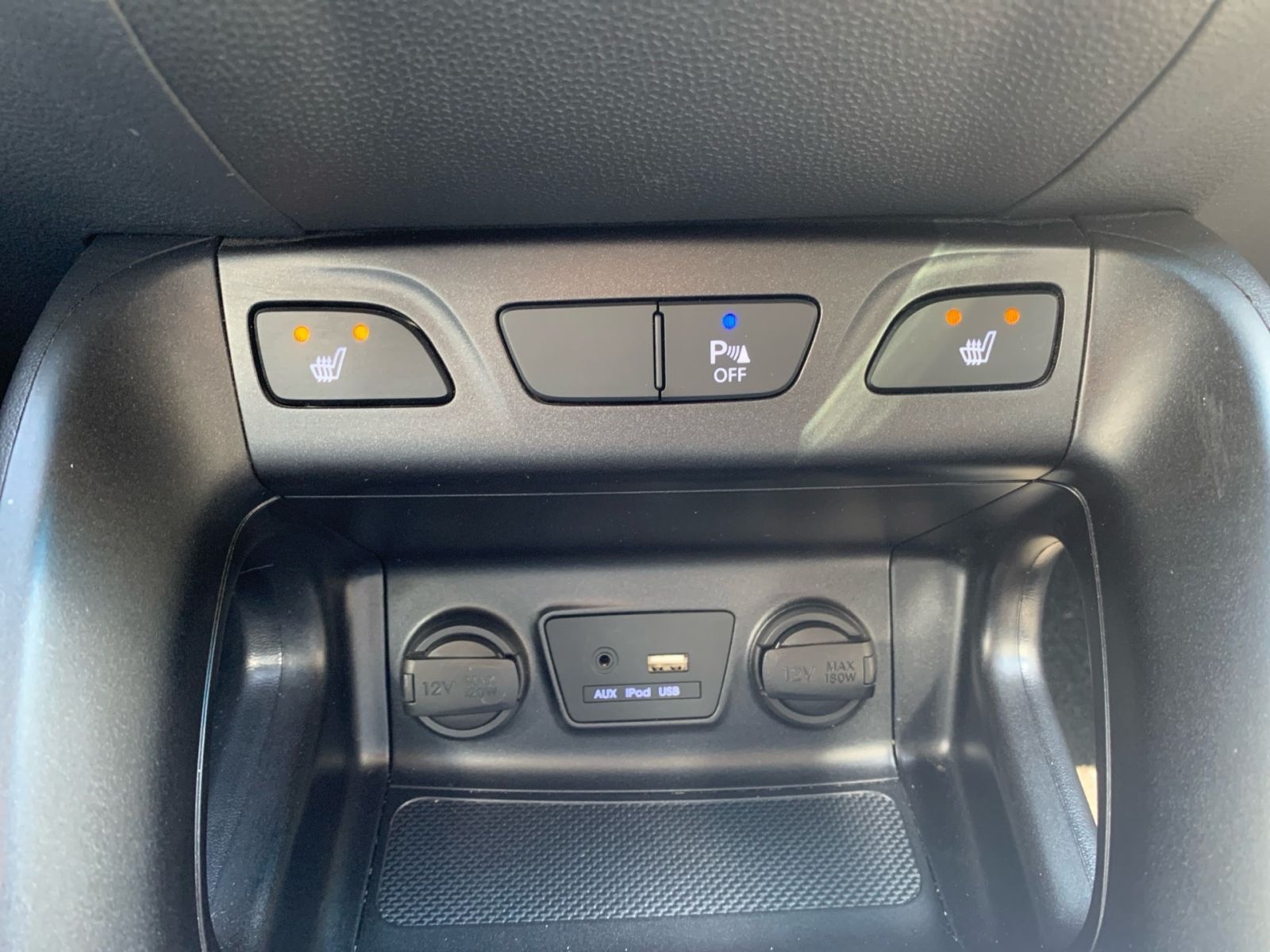 Fahrzeugabbildung Hyundai ix35 1.6 GDI 8-Fach Bereift Teilleder EXPORT