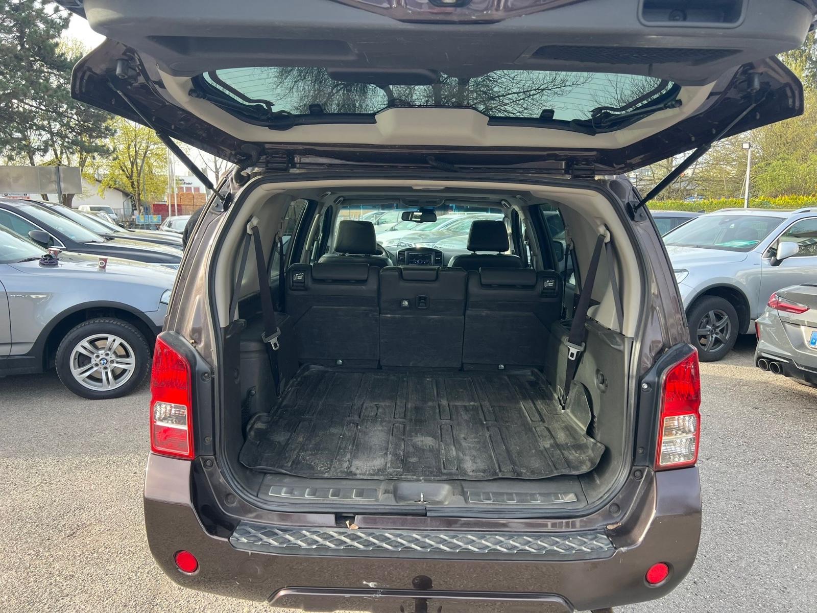 Nissan Pathfinder 3.0 dCi V6 LE | 231 ch | BVA | 7 places | Cuir | Toit ouvrant | Sièges électriques chauffants | Phares bi-xénon