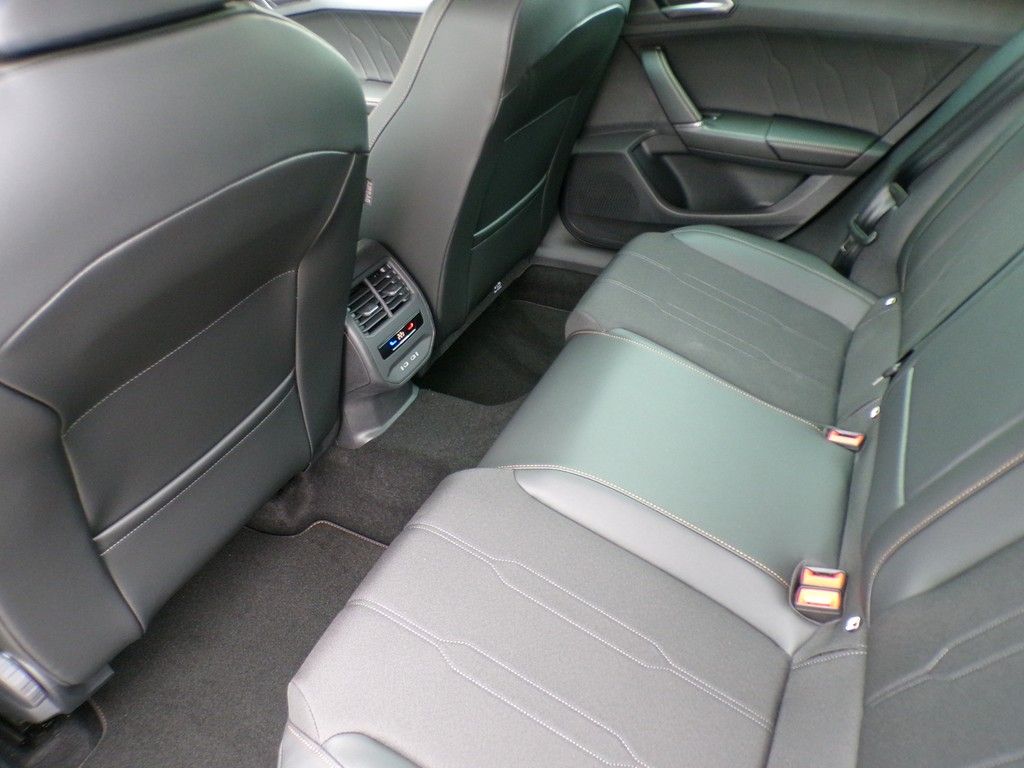 Fahrzeugabbildung SEAT Leon Sportstourer 2.0 TDI DSG Basis