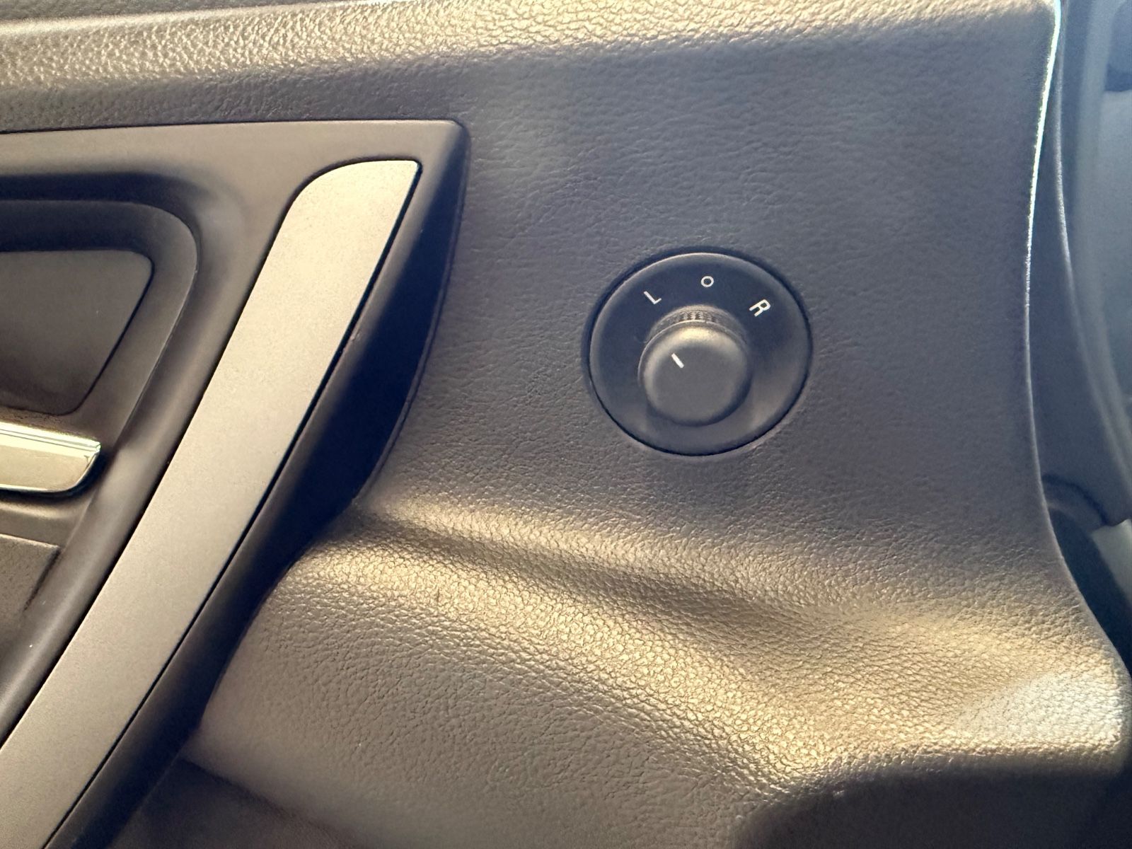 Fahrzeugabbildung Opel Astra J Lim. 5-trg. Selection, Klima,