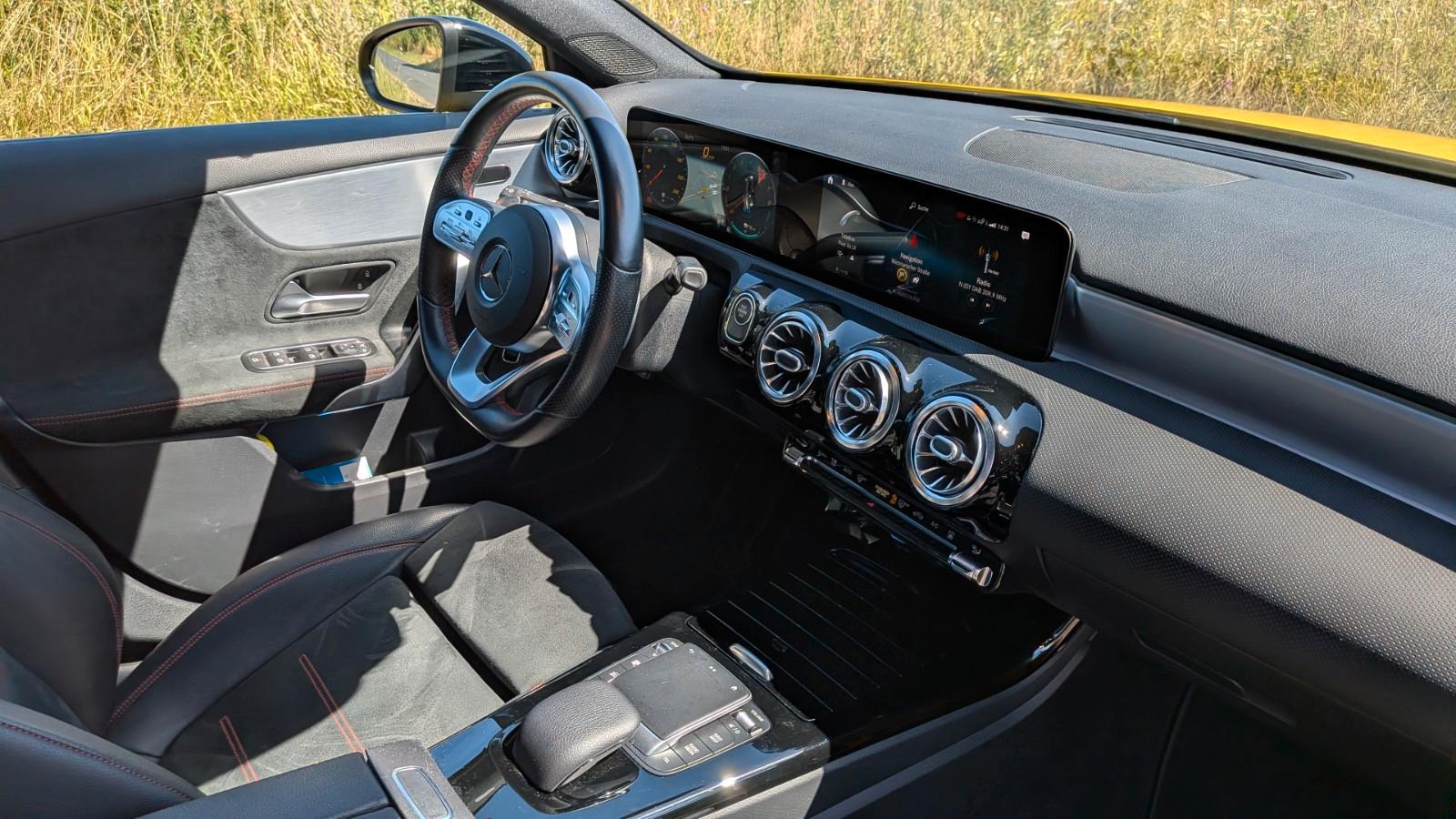 Mercedes-Benz A250e AMG Line | Night-Paket | LED