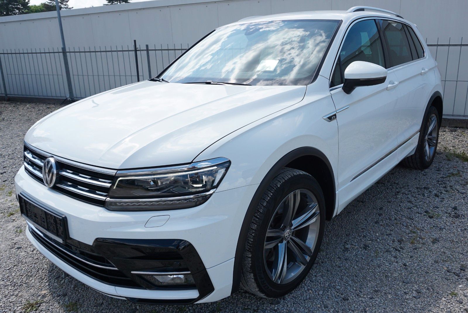 Fahrzeugabbildung Volkswagen Tiguan 4M R-Line Navi,LED,ACC,DCC,Kamera,Head Up