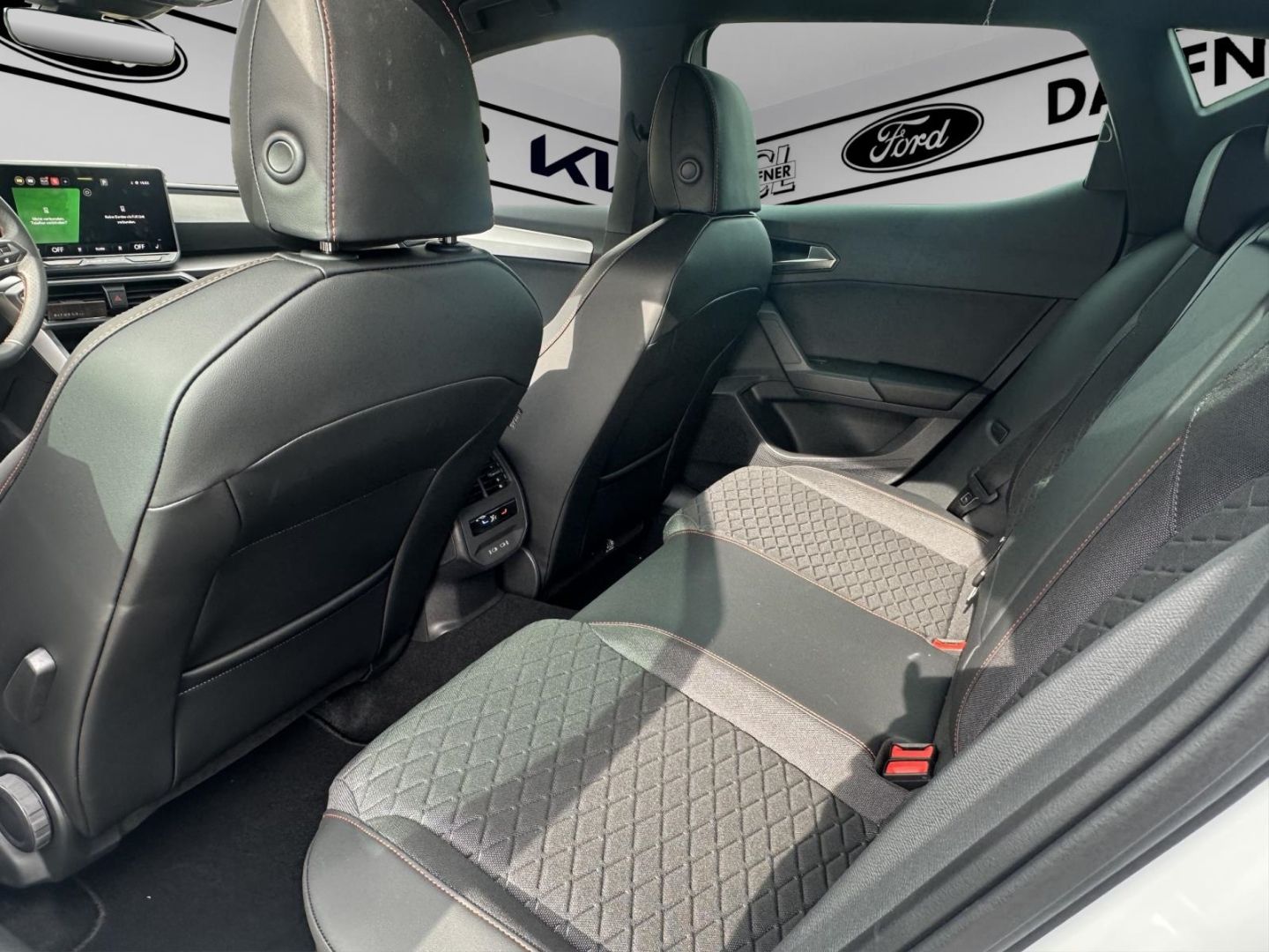 Fahrzeugabbildung SEAT Leon 1.5 110 kW FR Black Edition SpurhalteASS